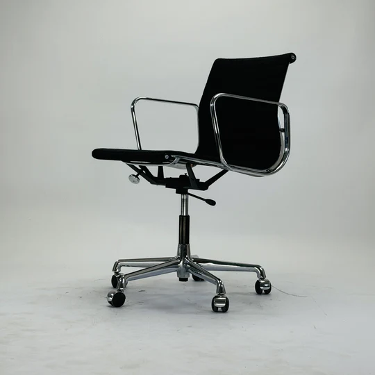 Eames EA 117 Stuhl Aluminium Schwarz