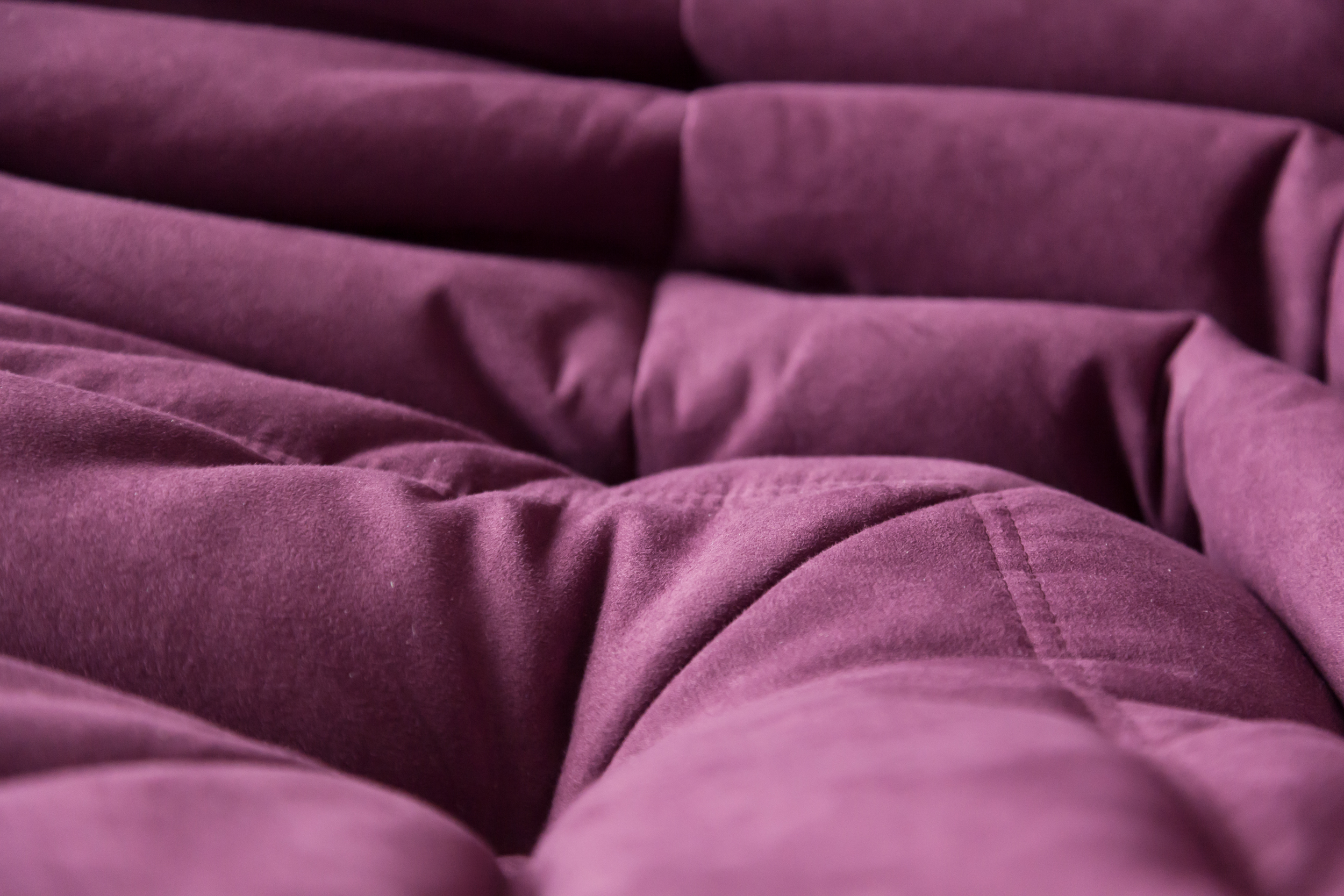 Togo Sofa 2-Sitzer Textil Aubergine