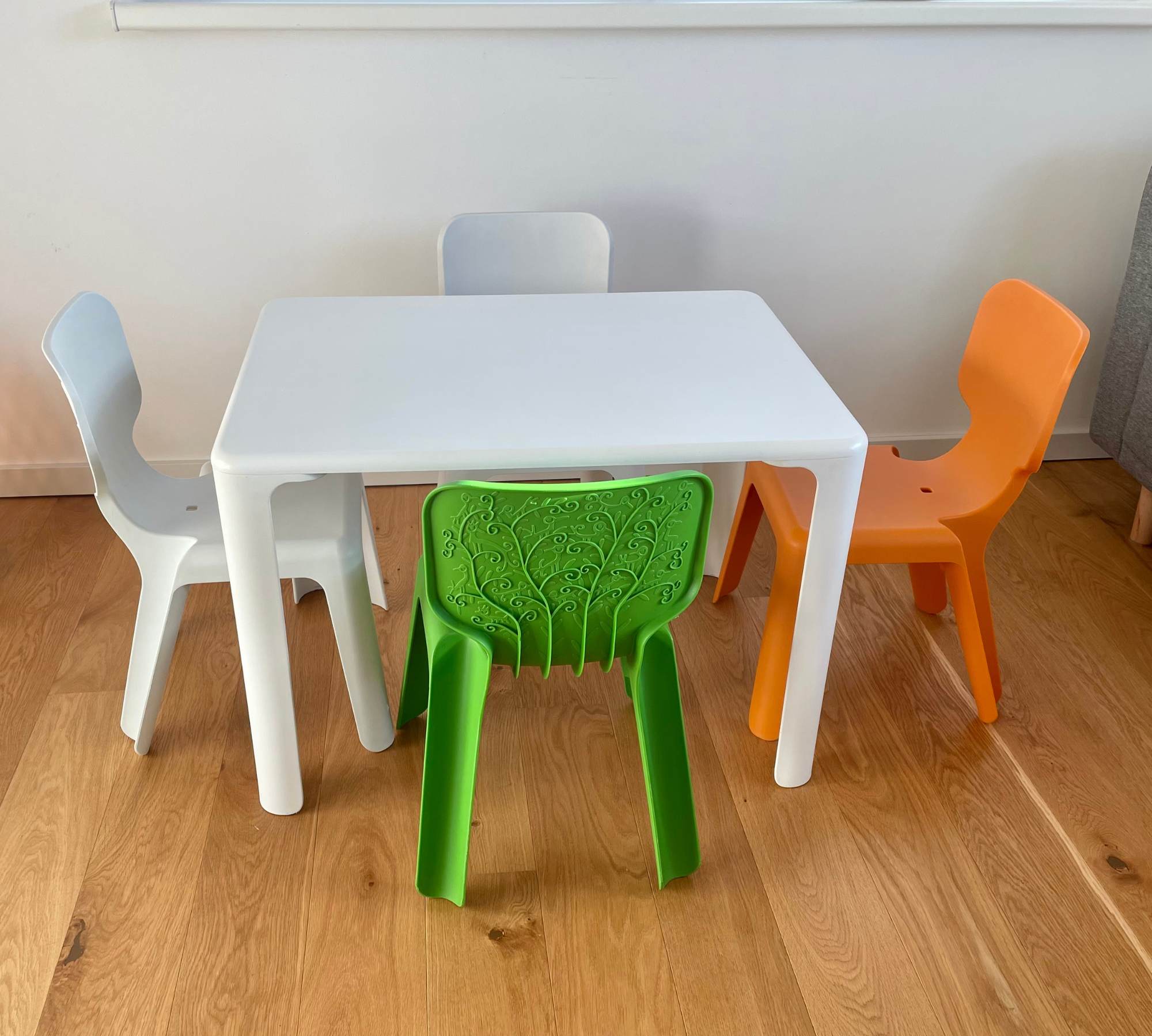 Sitzgarnitur für Kinder Tisch Linus & 4 Stühle Alma