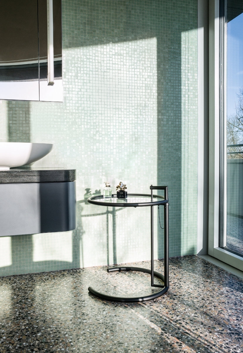 Adjustable Table E 1027 Glas Stahl Schwarz