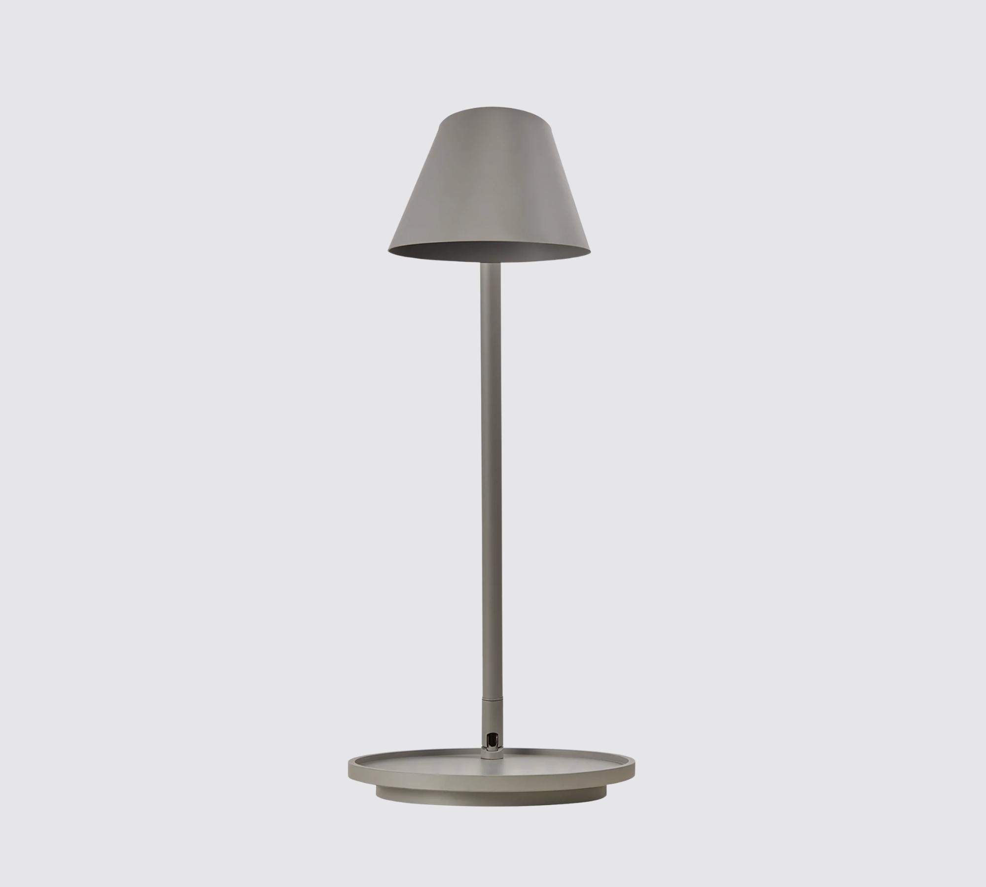LED-Tischleuchte mit USB-Steckdose Grau