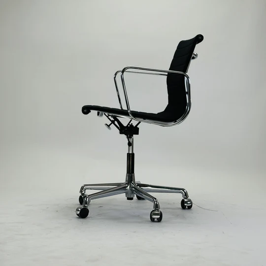 Eames EA 117 Stuhl Aluminium Schwarz