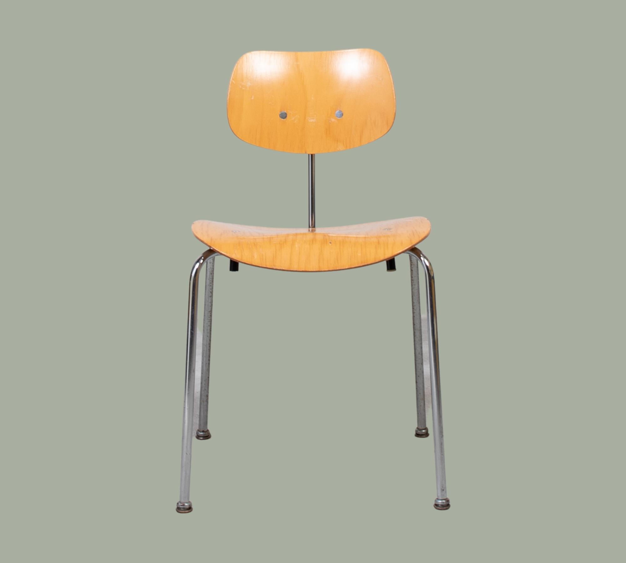 Wilde&Spieth Eiermann SE 68 Stuhl aus hellem Holz