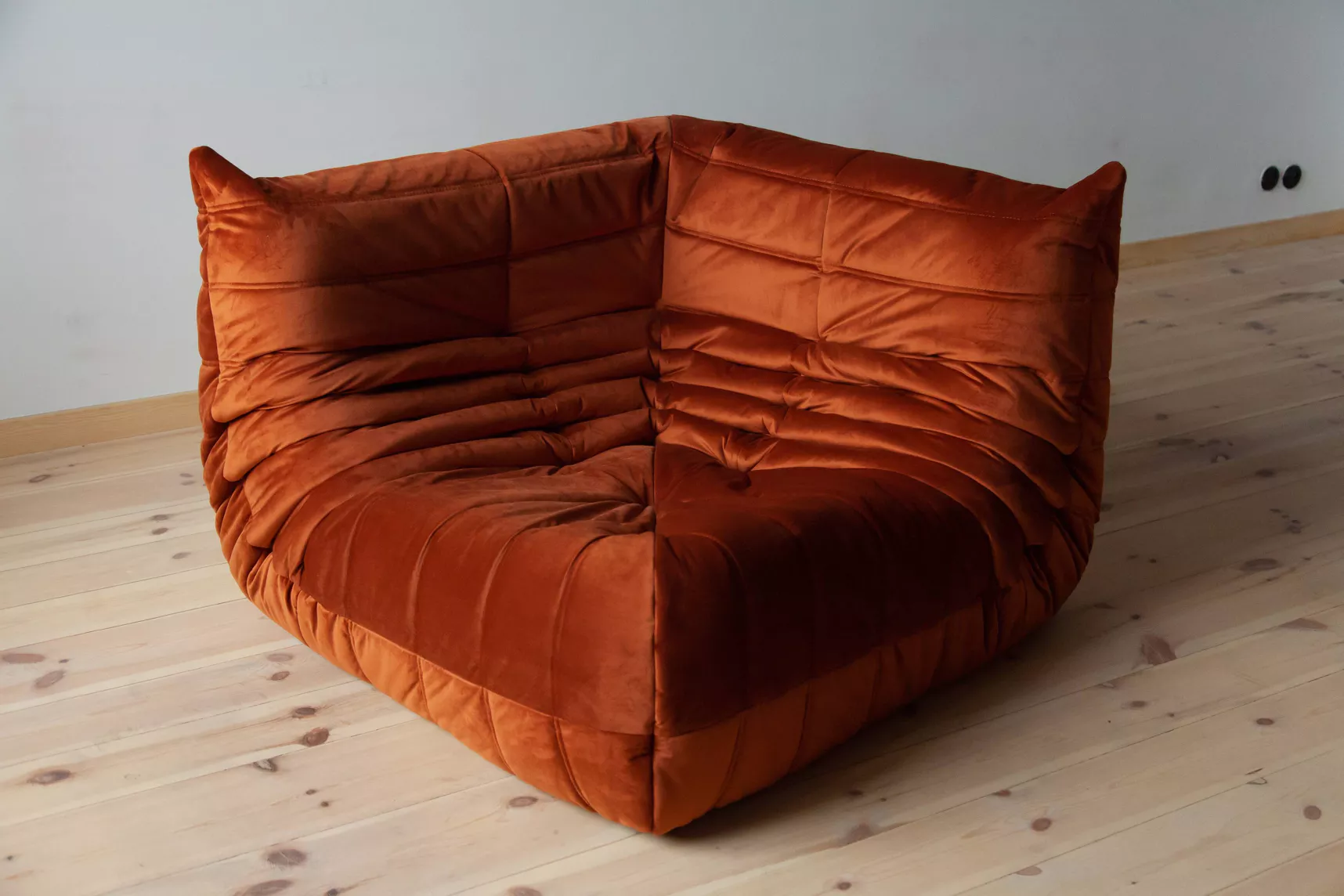 Togo Ecksofa Samt Bernstein-Orange