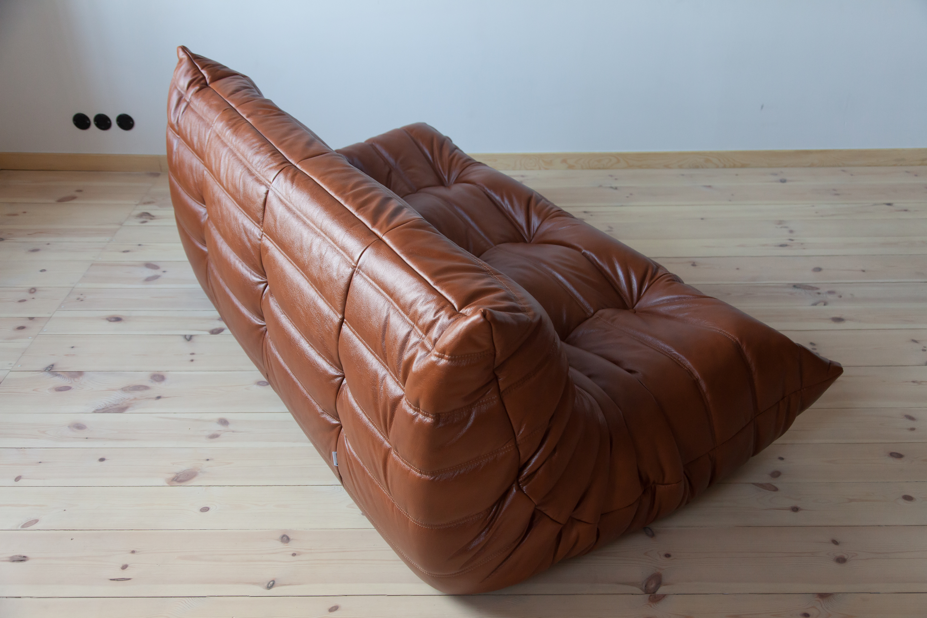 Togo Sofa 3-Sitzer Hochglanzleder Whiskybraun