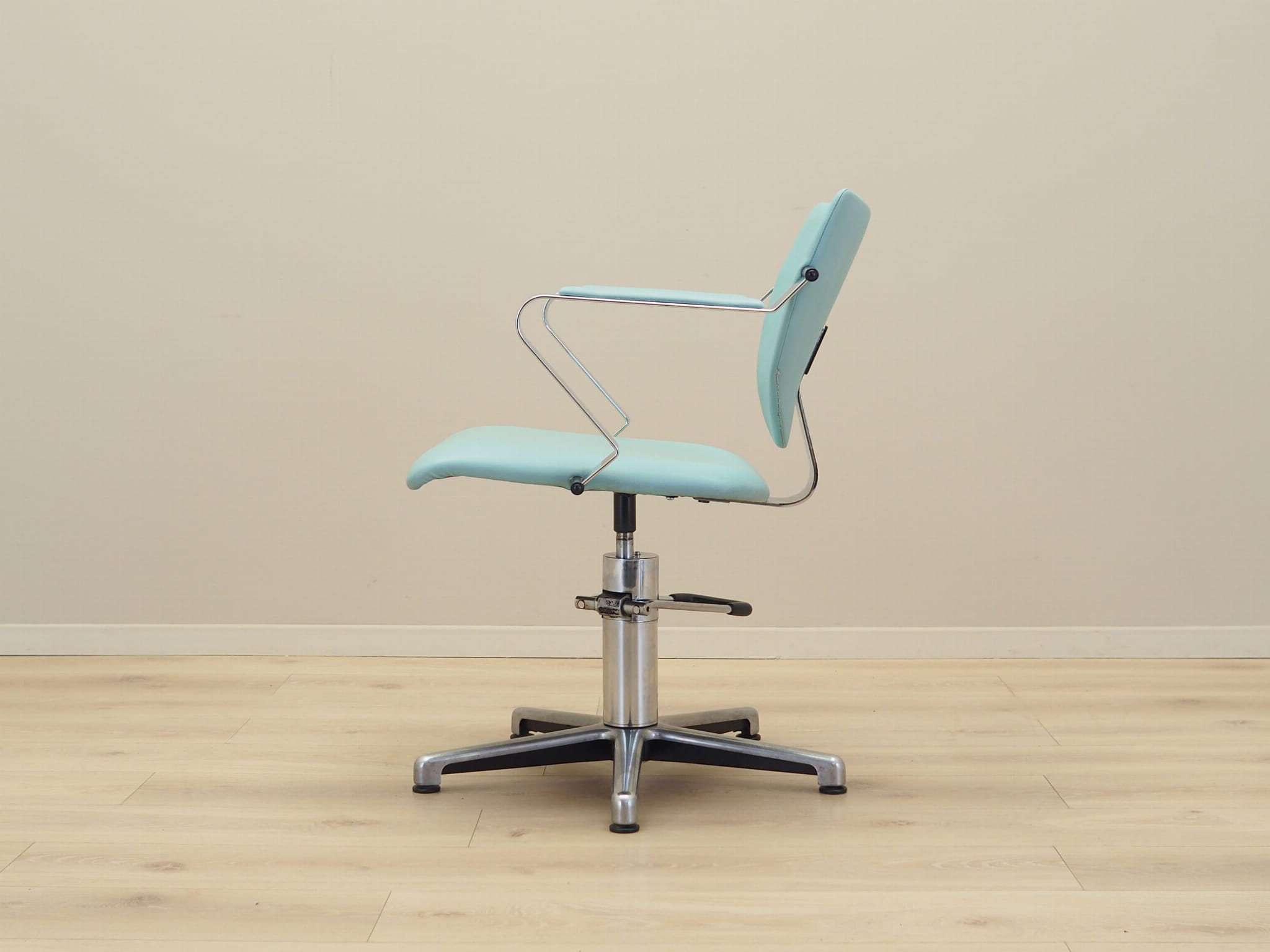 Barber chair Leather Blue 1980s