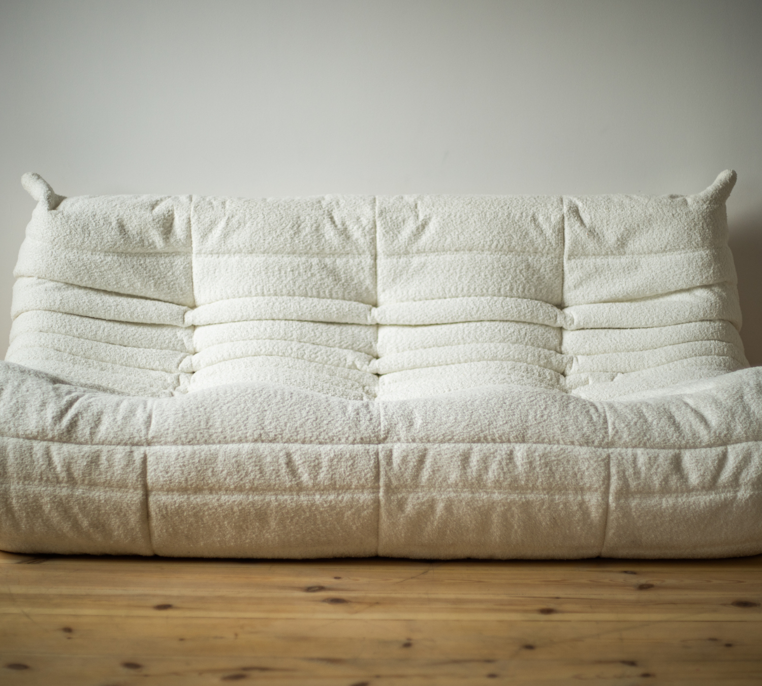 Togo Sofa 3-Sitzer Bouclé Weiß