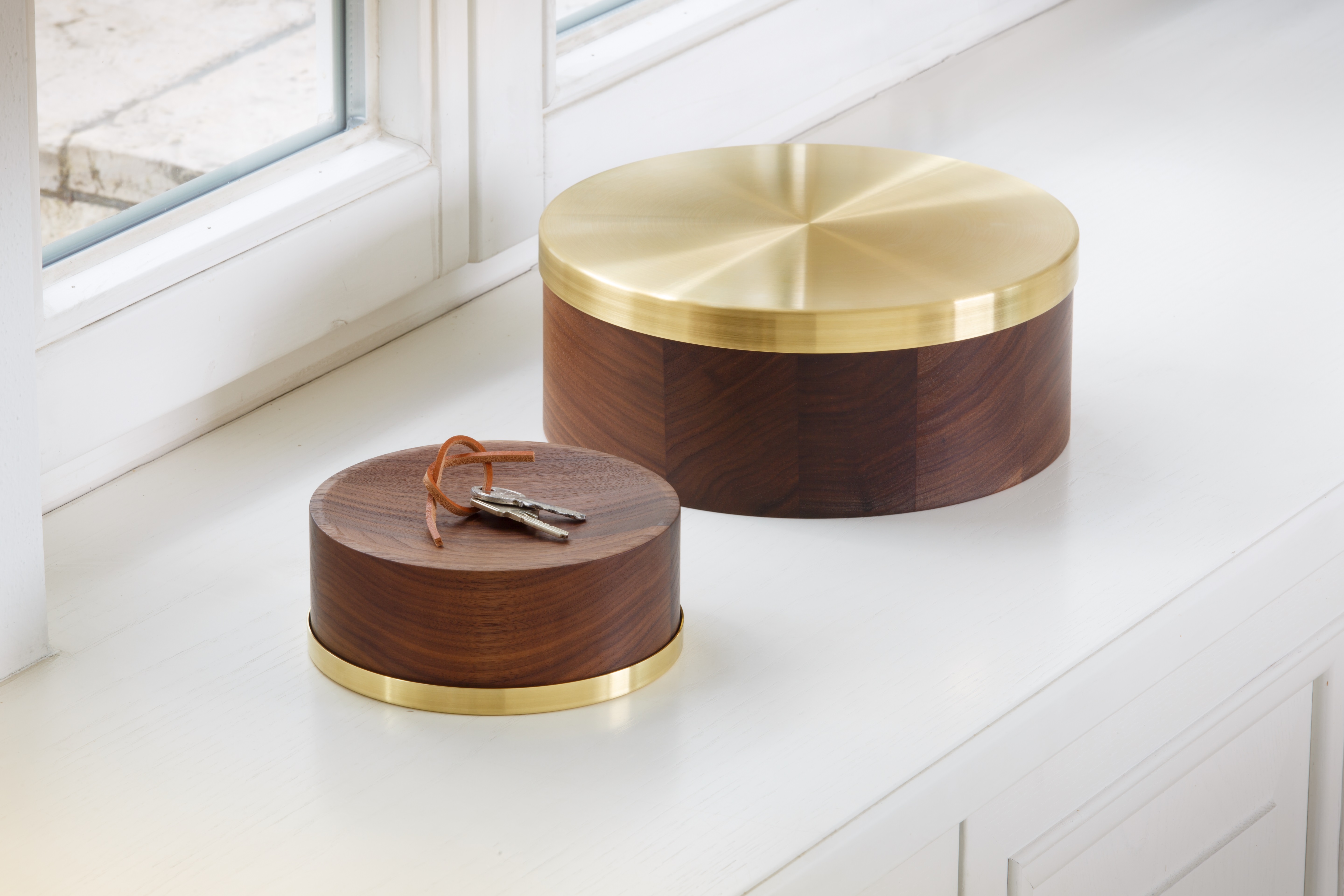 THE shell L walnut oiled