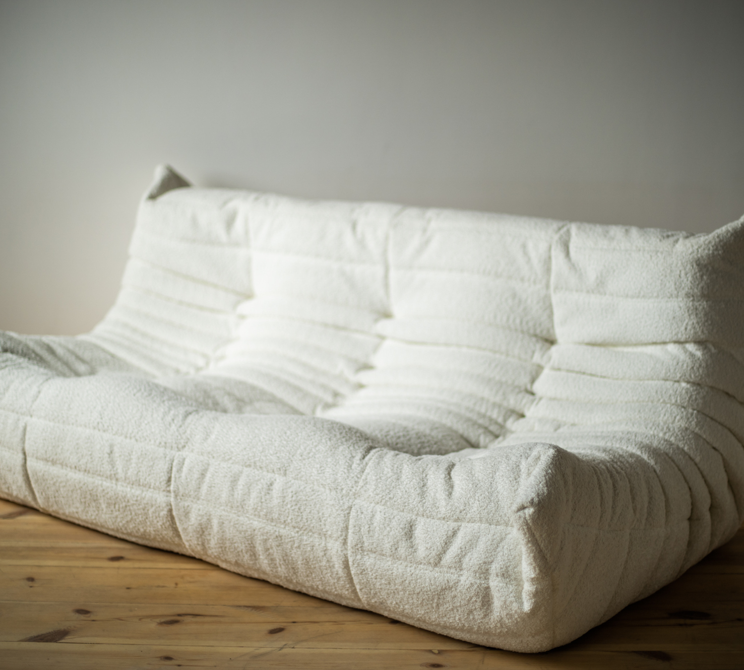 Togo Sofa 3-Sitzer Bouclé Weiß