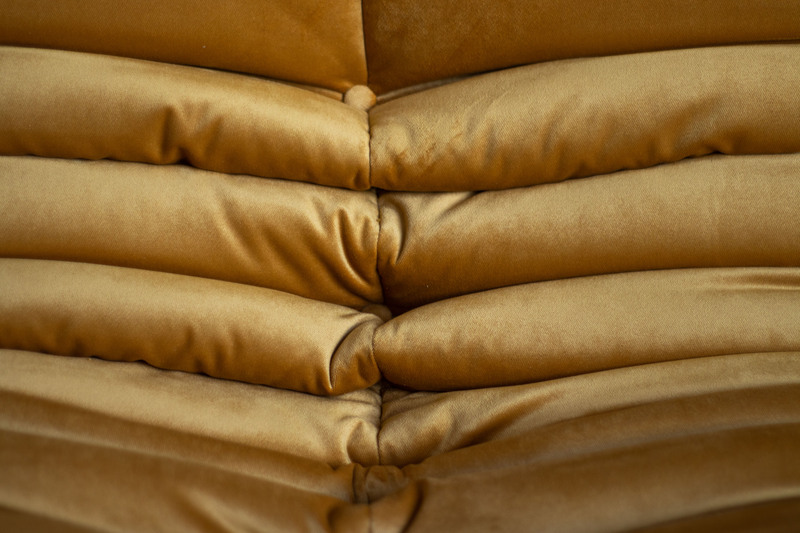 Togo Poltrona e Pouf Set Velluto Giallo Oro