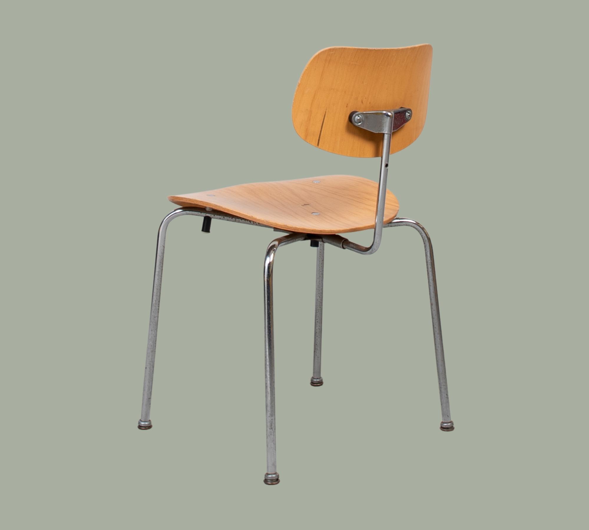 Wilde&Spieth Eiermann SE 68 Stuhl aus hellem Holz