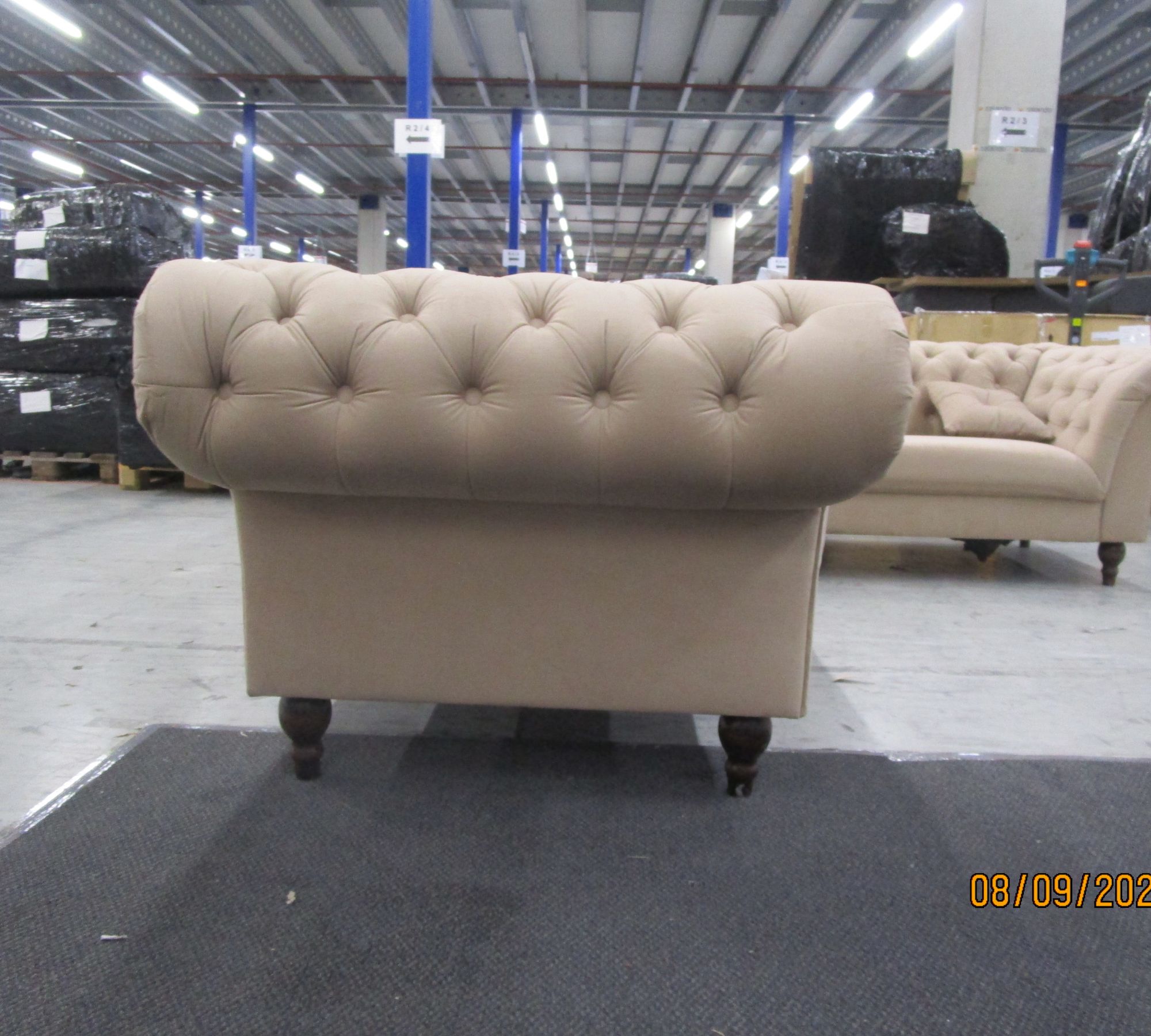 Großes Ecksofa in Chesterfield-Optik