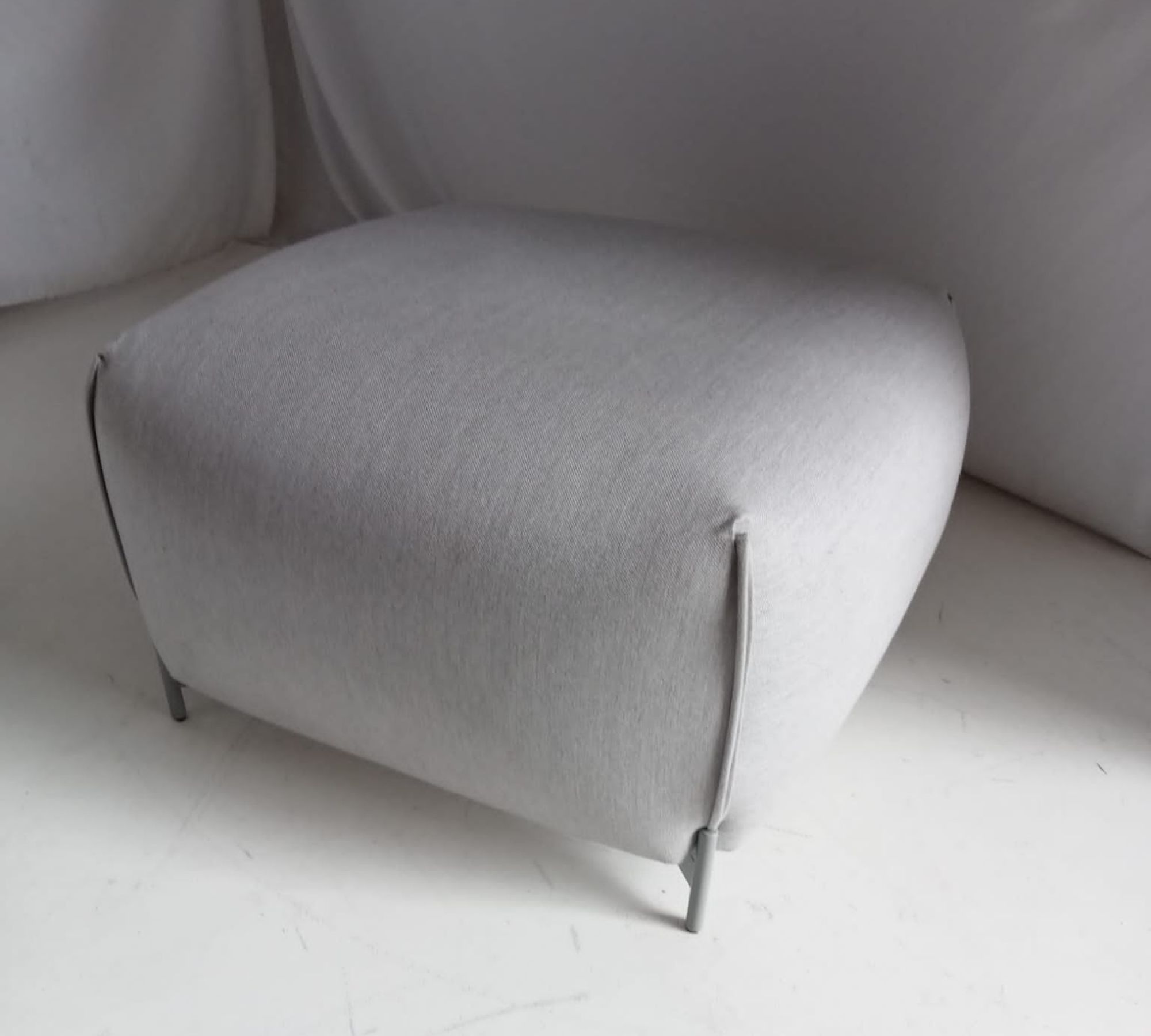 Mochi Pouf Textil Metall Grau