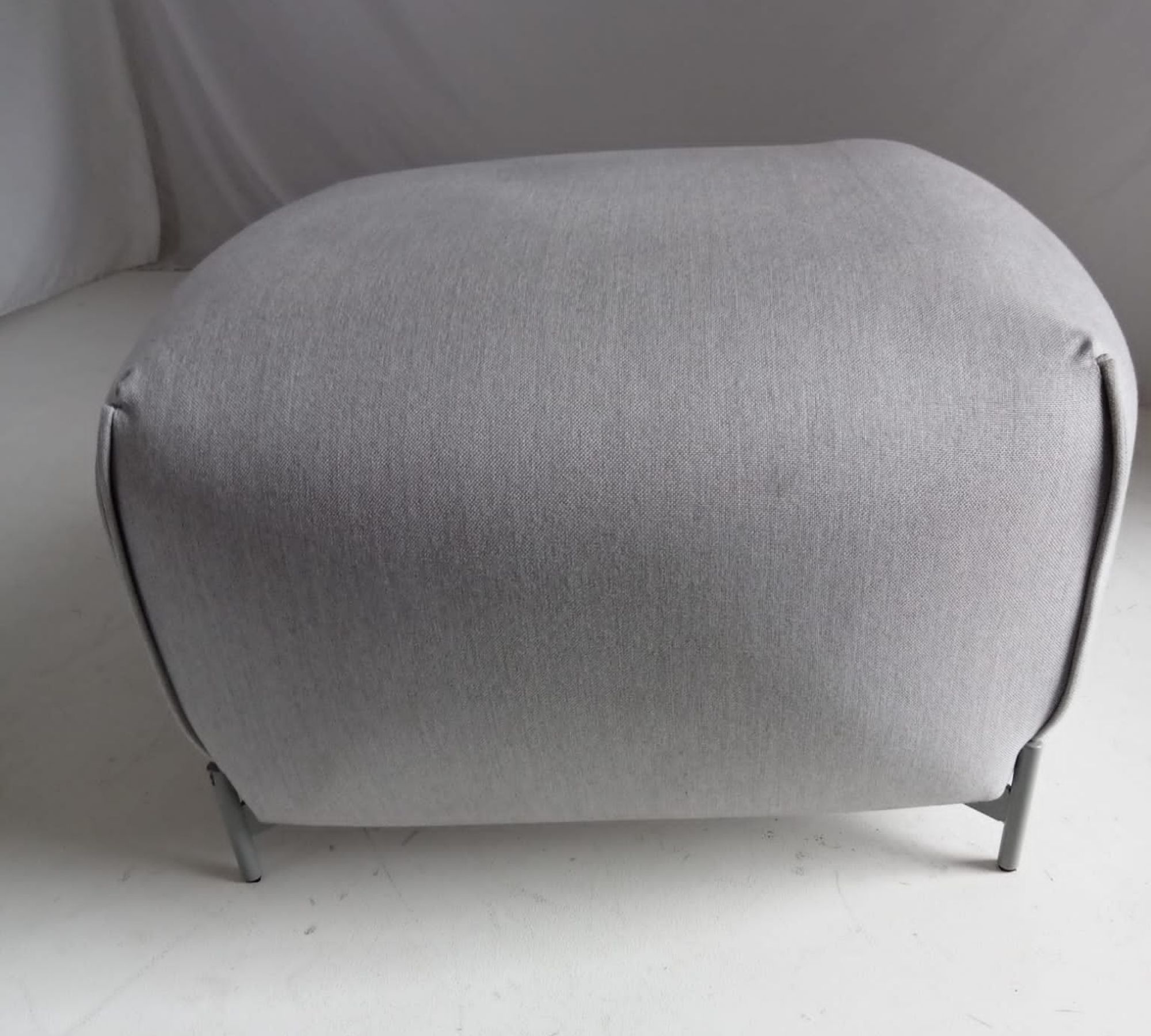 Mochi Pouf Textil Metall Grau