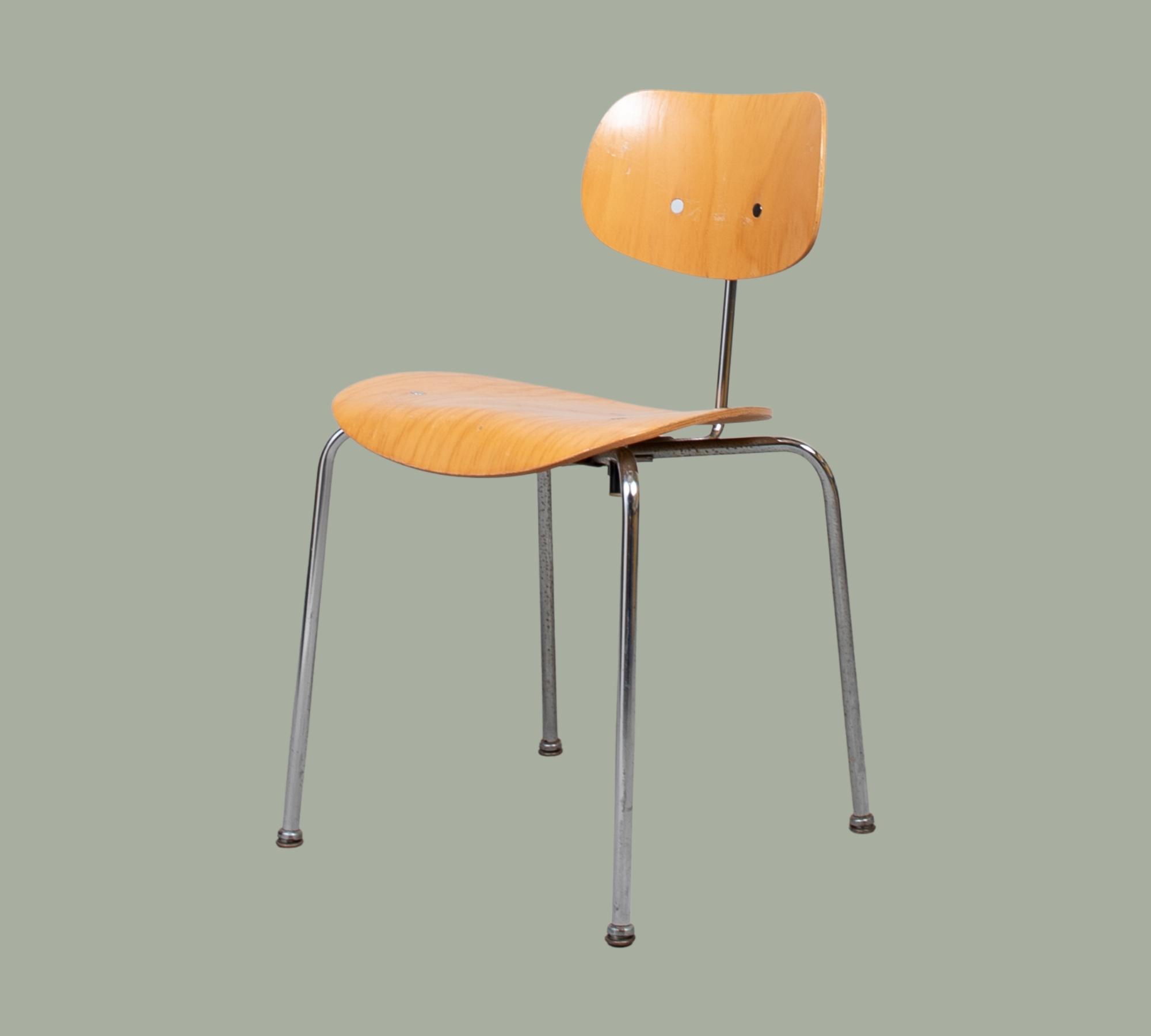 Wilde&Spieth Eiermann SE 68 Stuhl aus hellem Holz