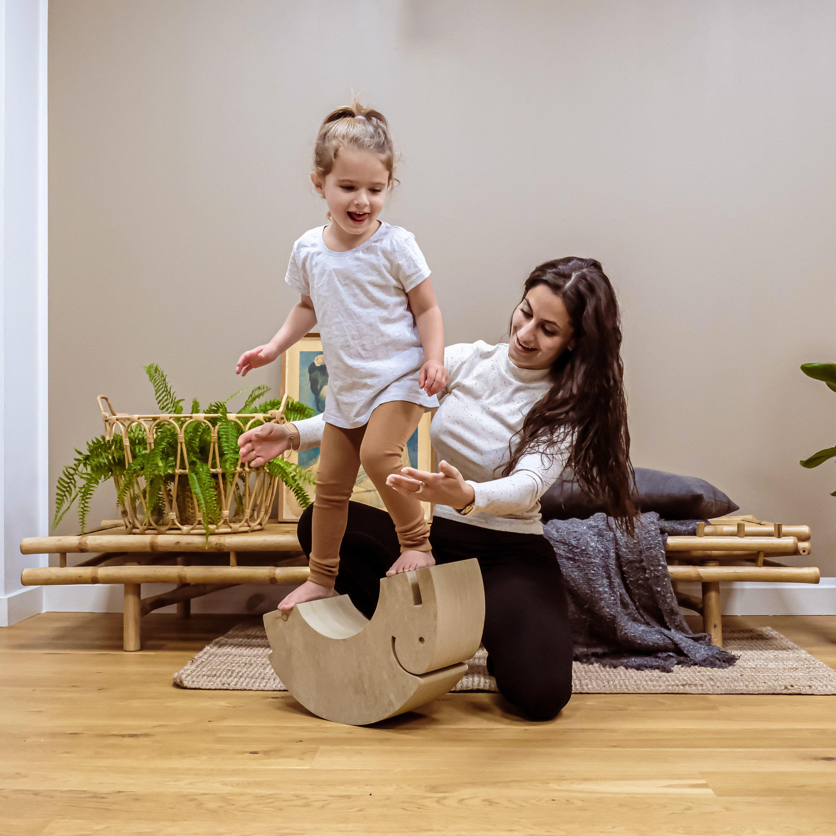Elephant Medium stool Sand