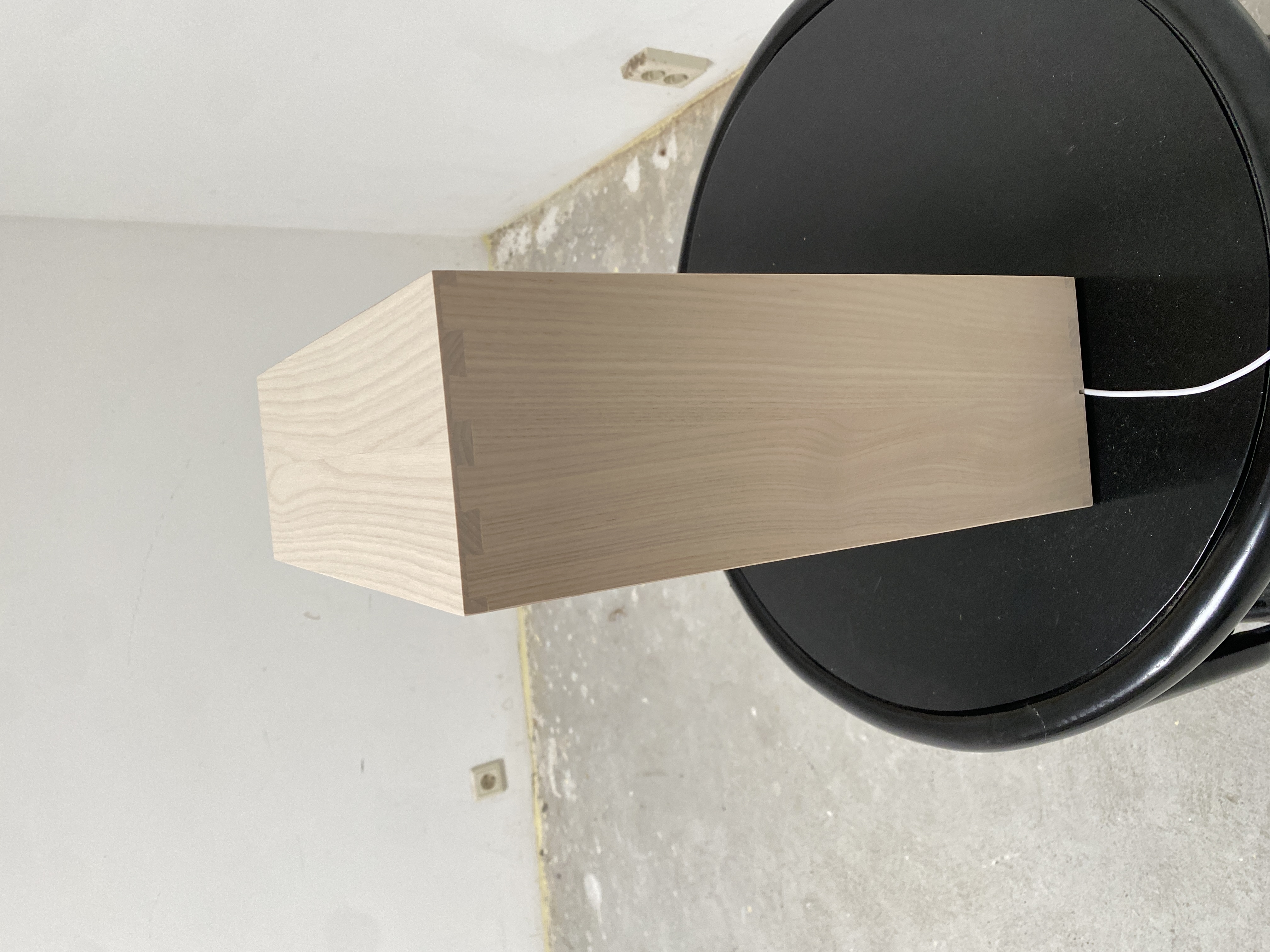 Gaku Wire Table / Wall Lamp