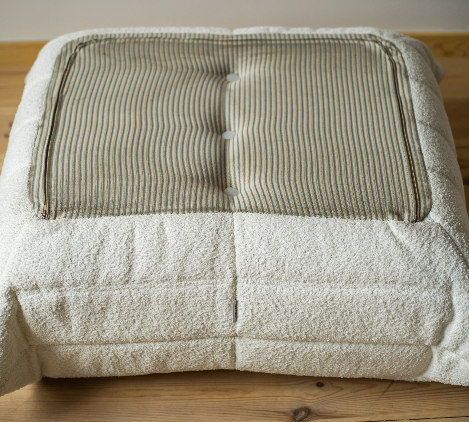 Togo Ottoman Bouclé White