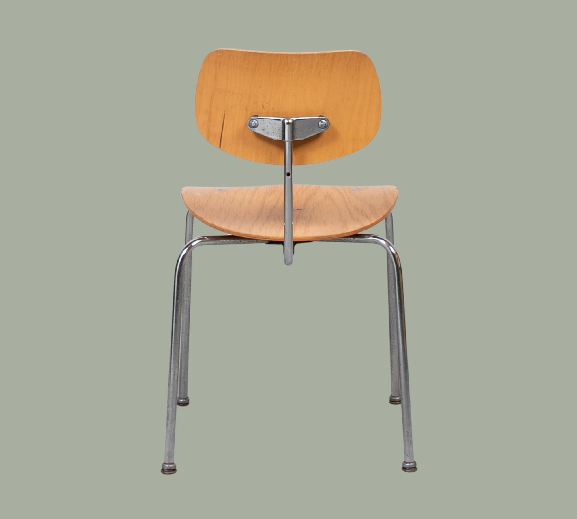 Wilde&Spieth Eiermann SE 68 Stuhl aus hellem Holz