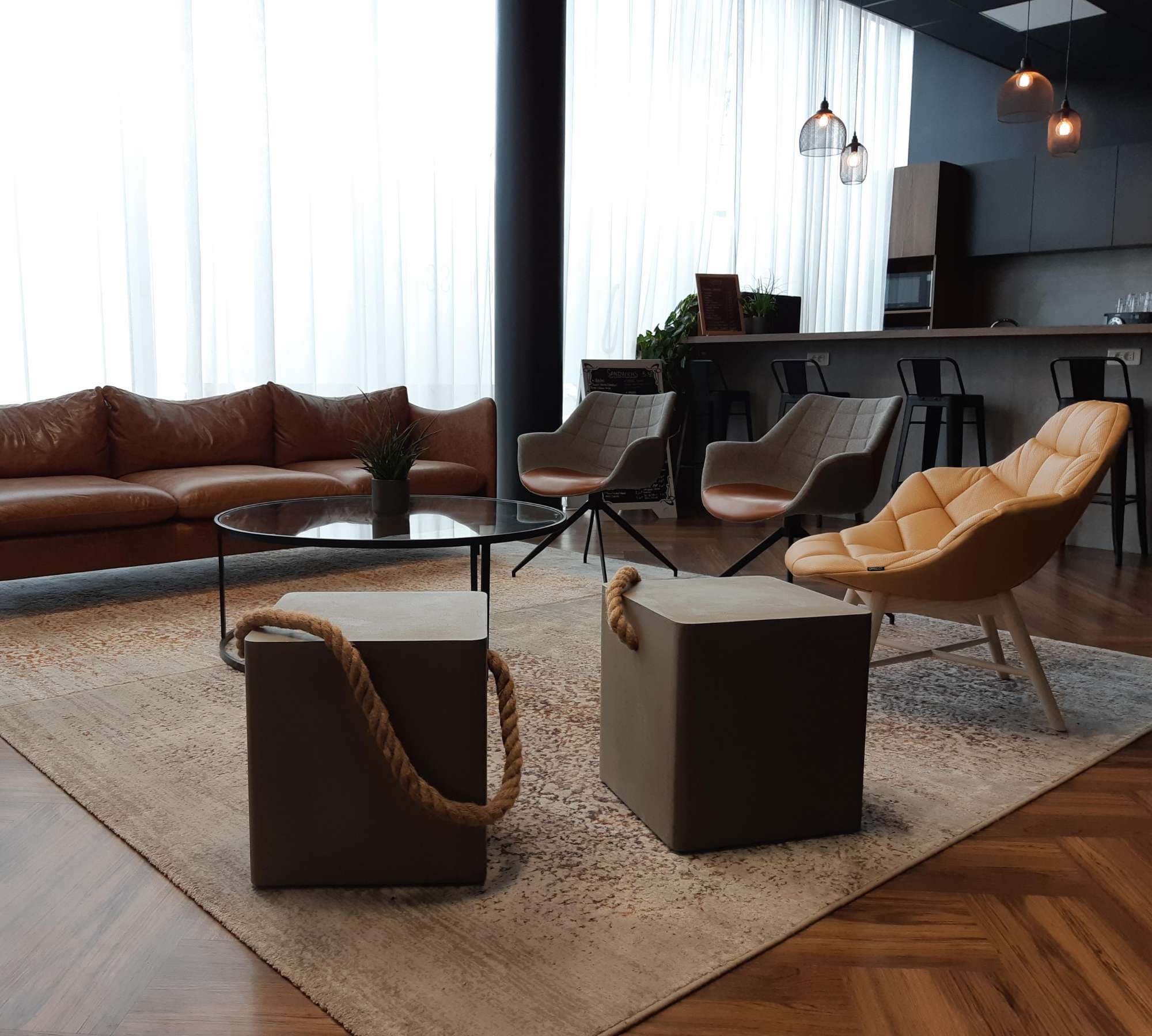 Edge On Wheels Hocker Faserbeton Grau
