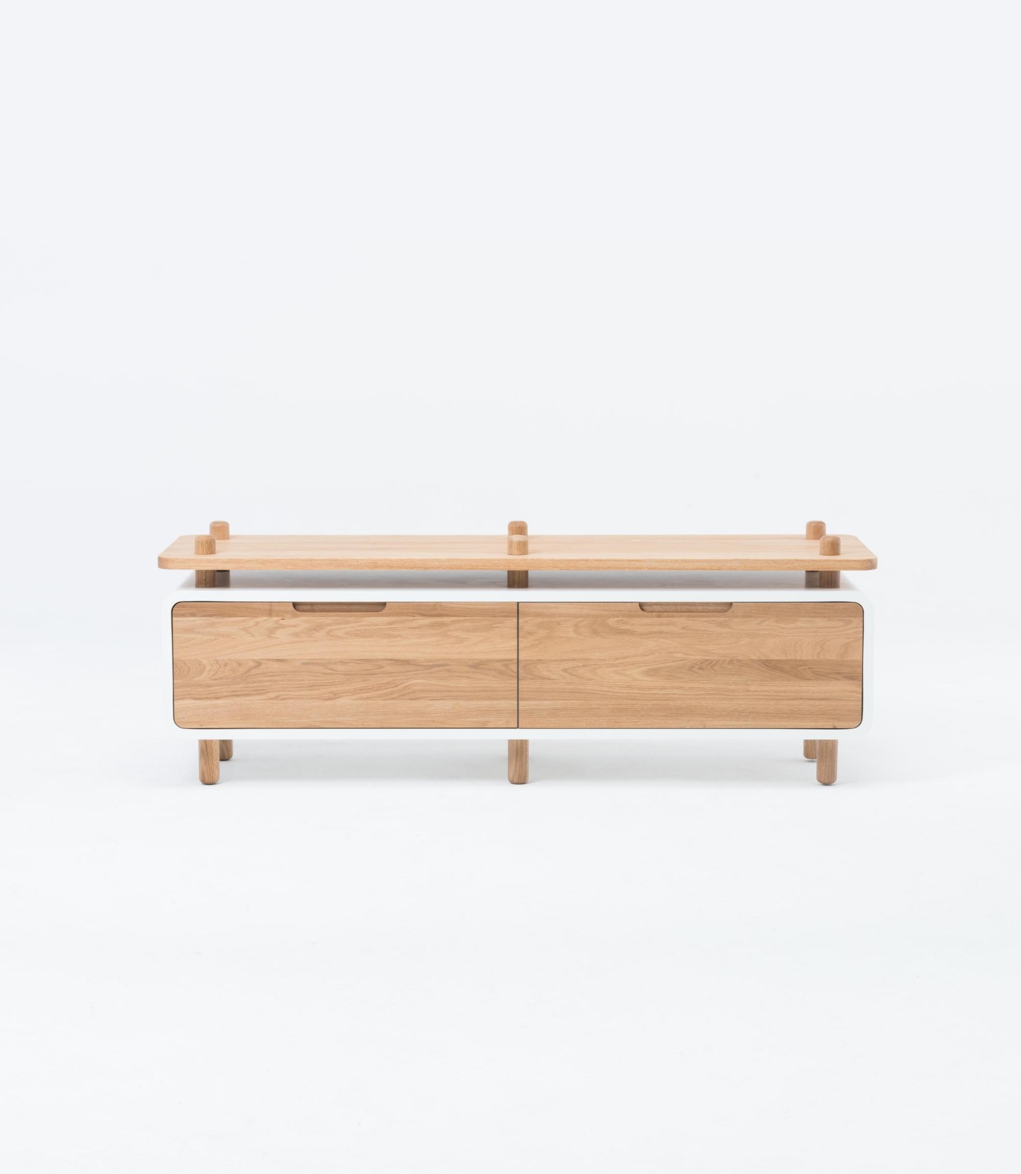 Sideboard aus Handarbeit Loop Eiche