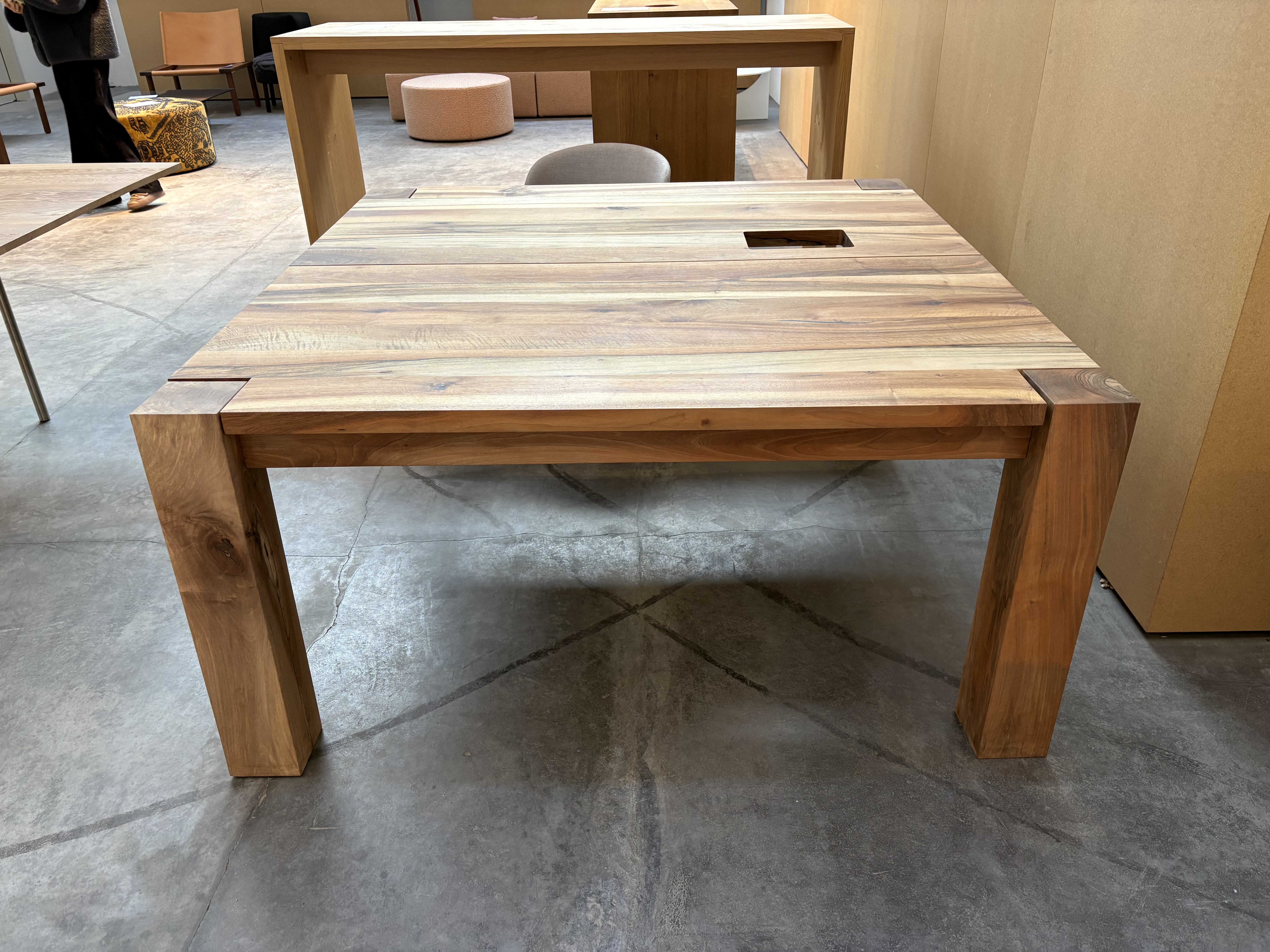 Bigfoot Tisch Massivholz Eiche 156x156cm