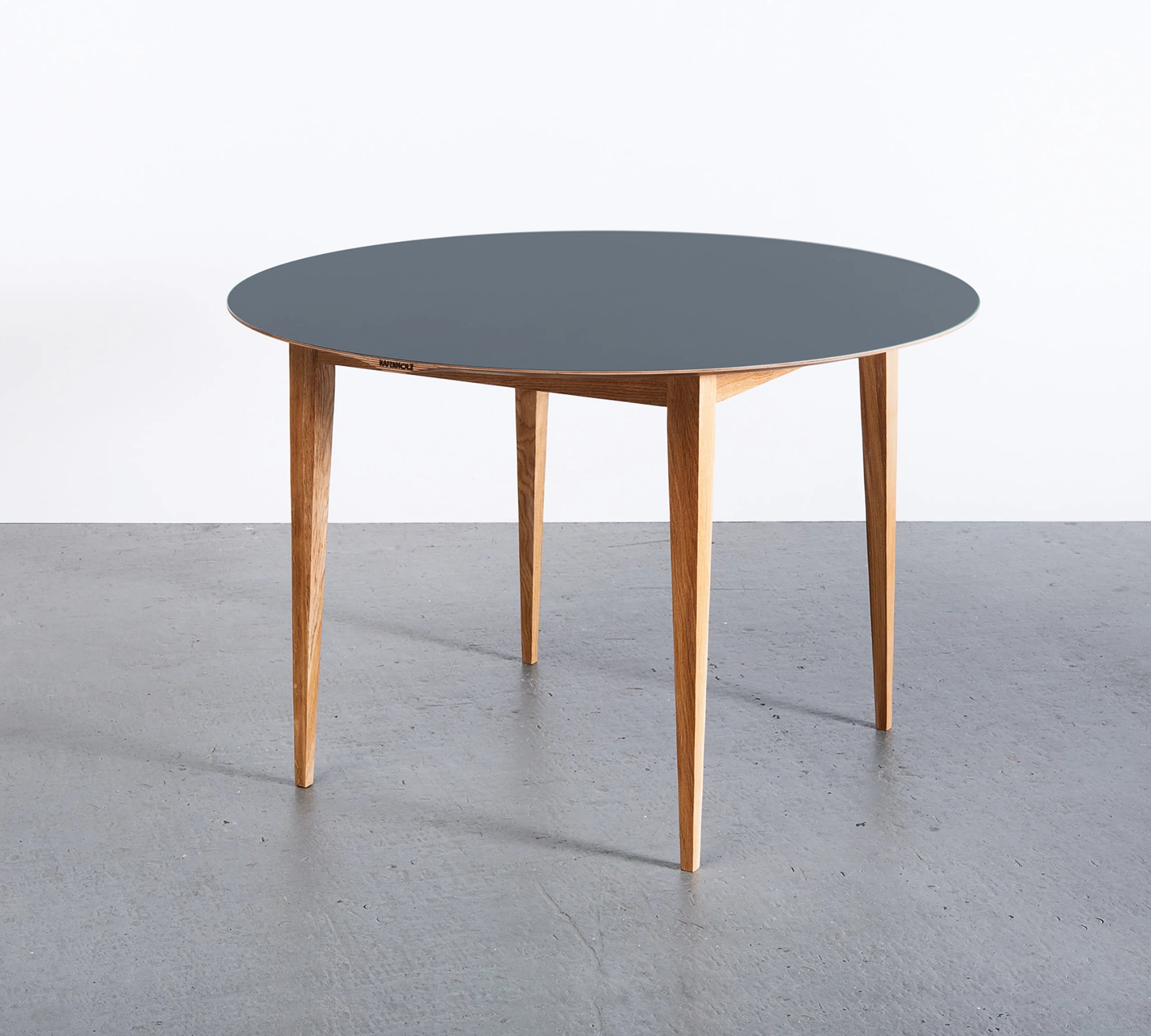 Beluga Tisch Linoleum Smokey Blue Ø 100cm