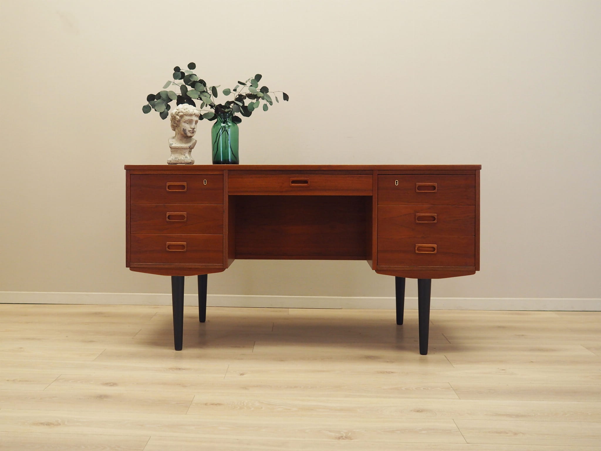 Scrivania in teak anni '70