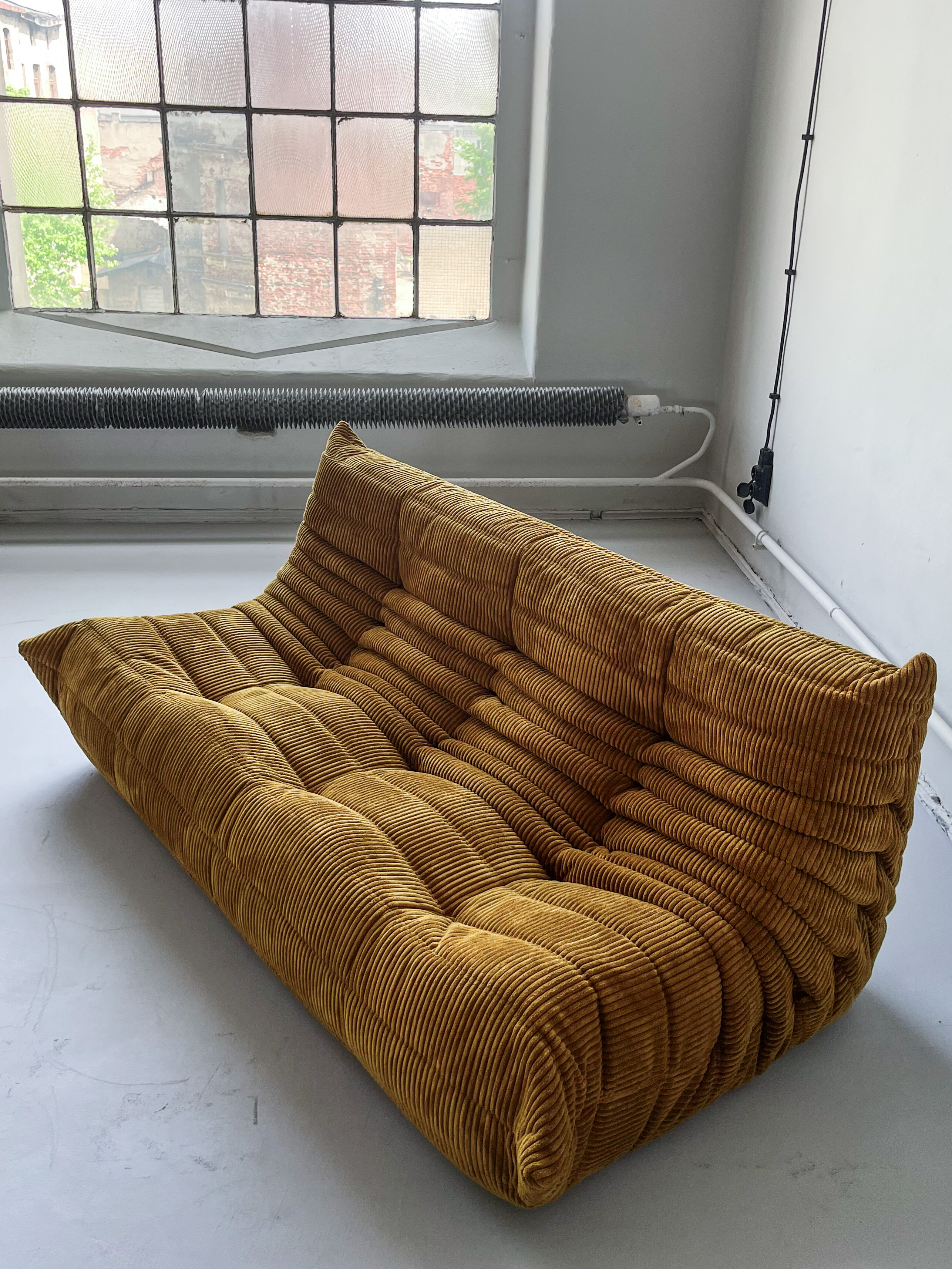 Togo Sofa 3-Sitzer Cord Sandbraun