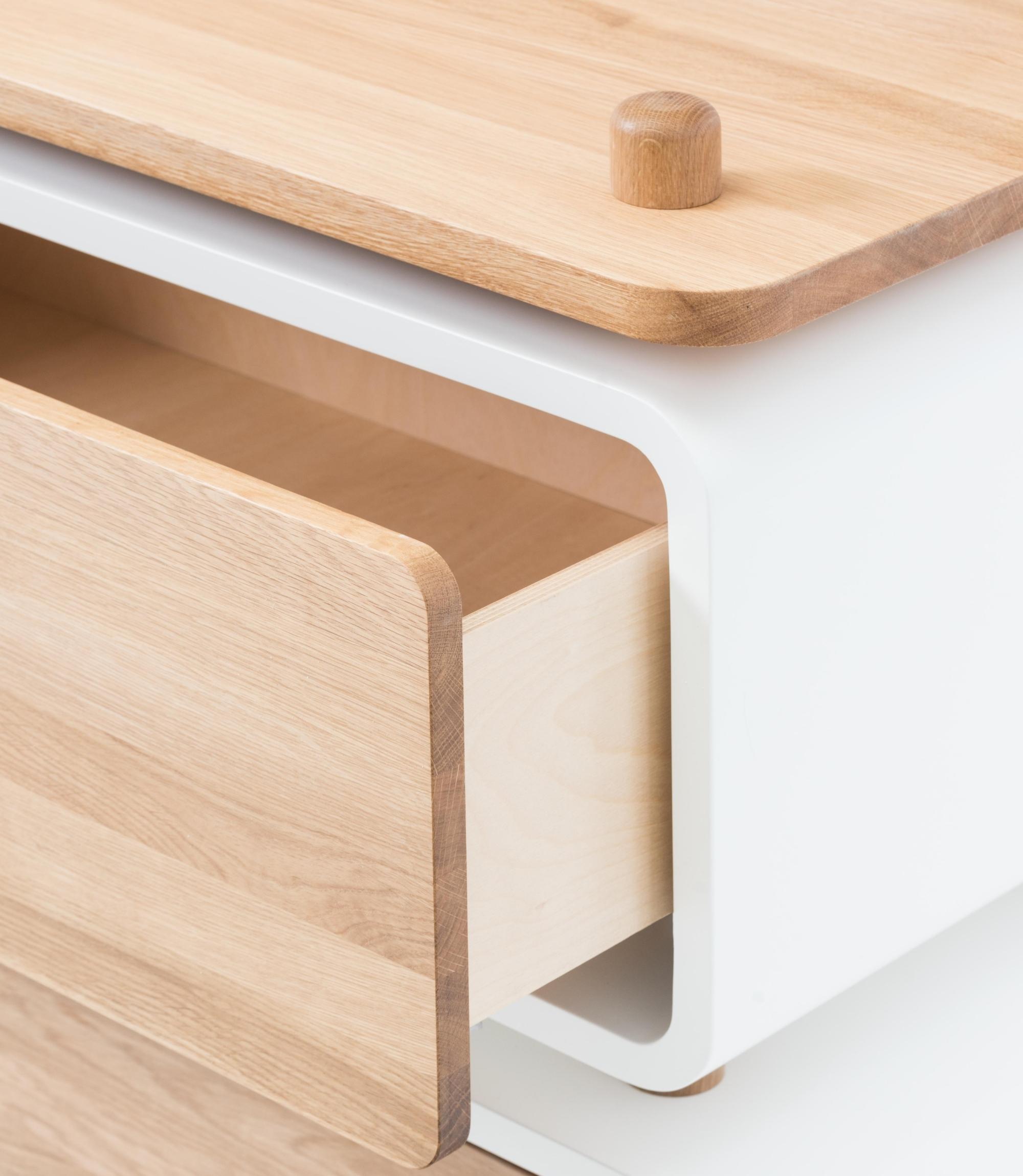 Sideboard aus Handarbeit Loop Eiche