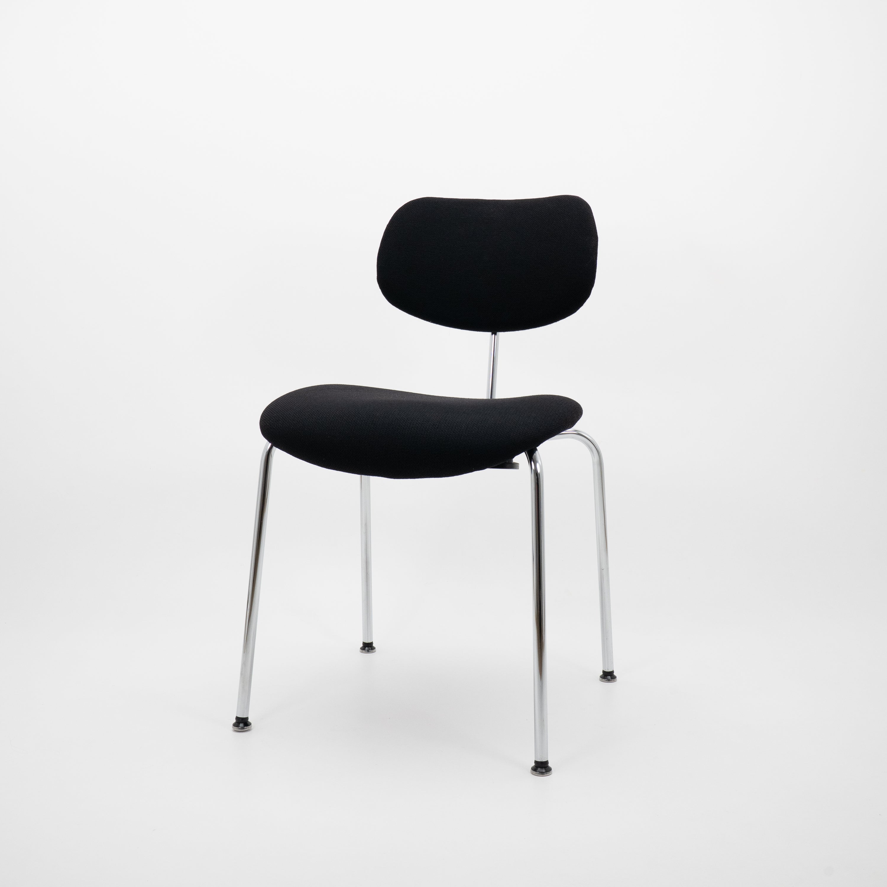SE68 Chair Black by Wilde&Spieth