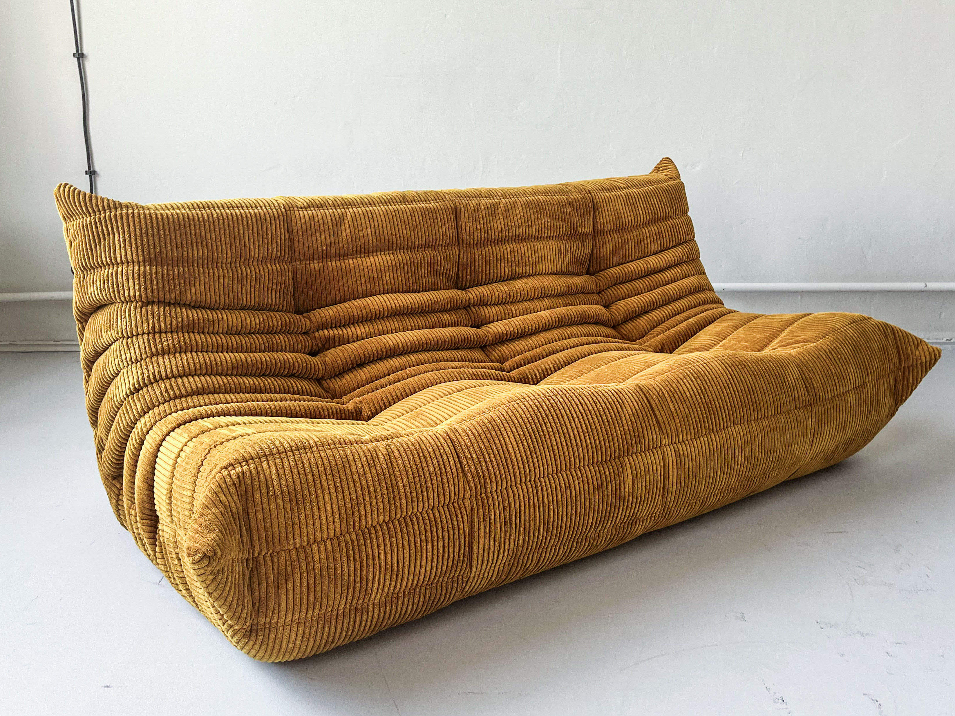 Togo Sofa 3-Sitzer Cord Sandbraun