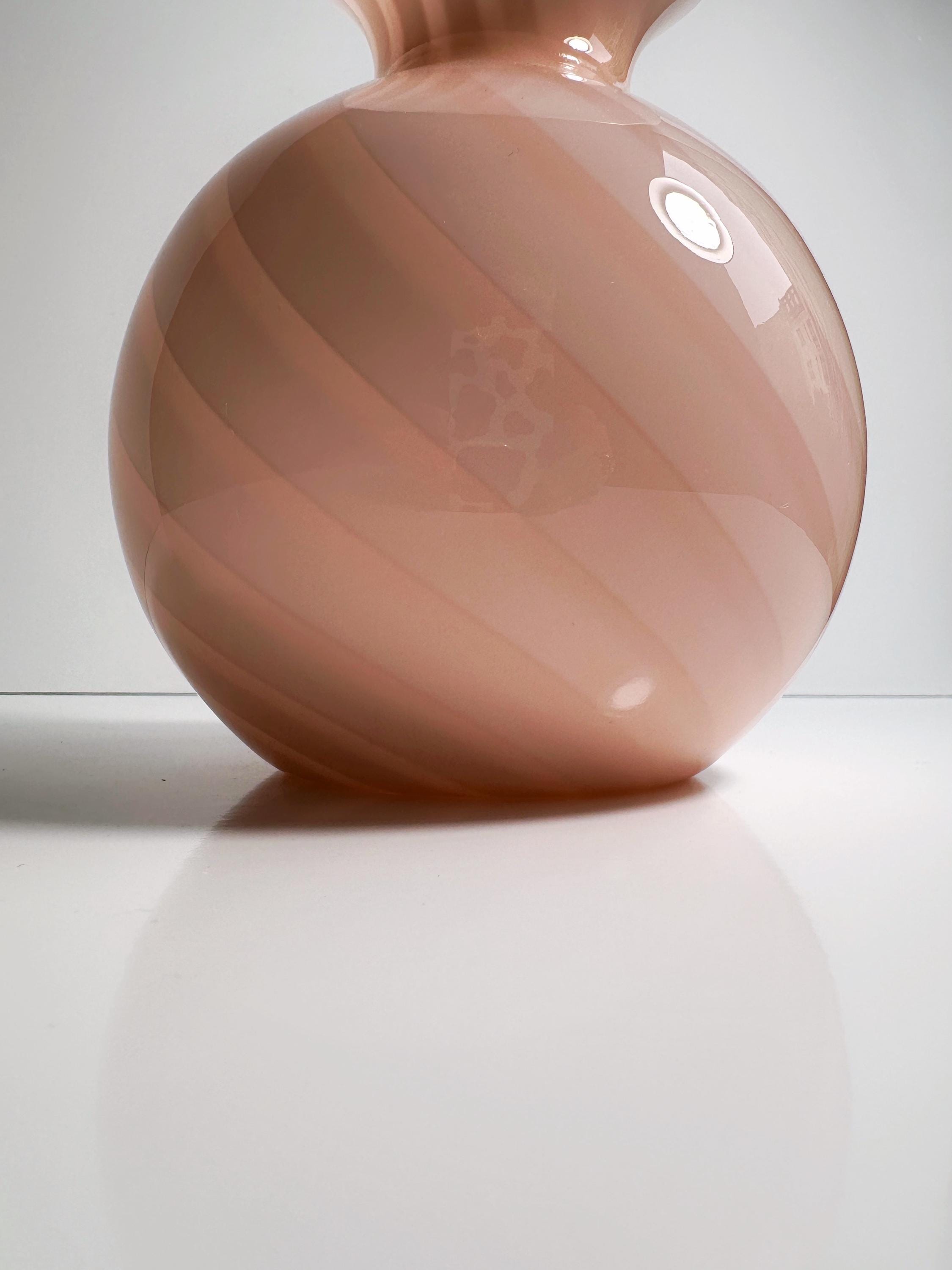 Vaso vintage in vetro di Murano rosa anni '50