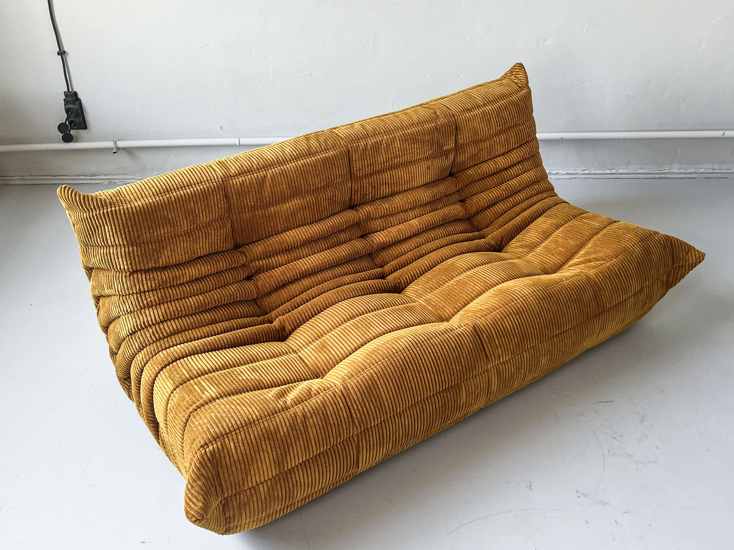 Togo Sofa 3-Sitzer Cord Sandbraun