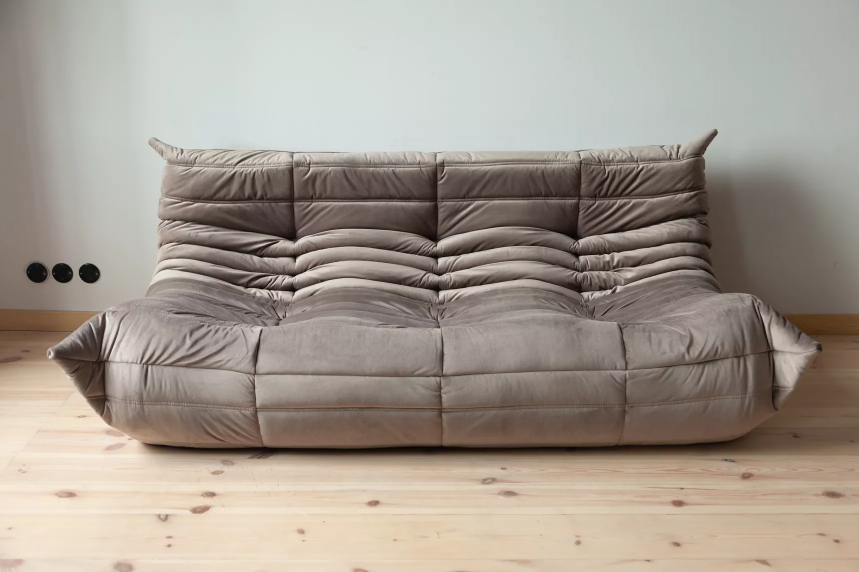 Togo Sofa 3-Sitzer Samt Warmgrau