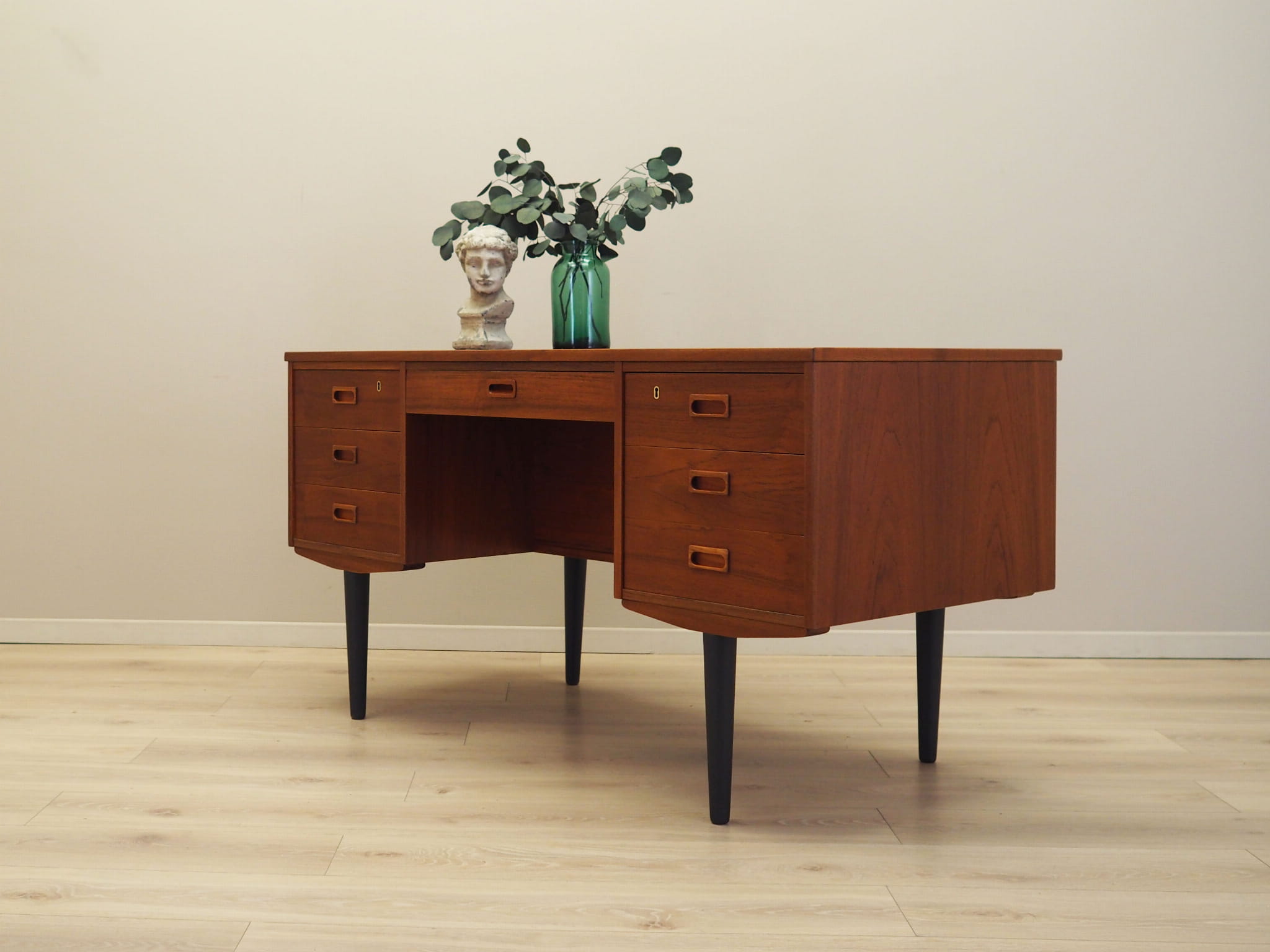 Schreibtisch Teakholz 1970er Jahre