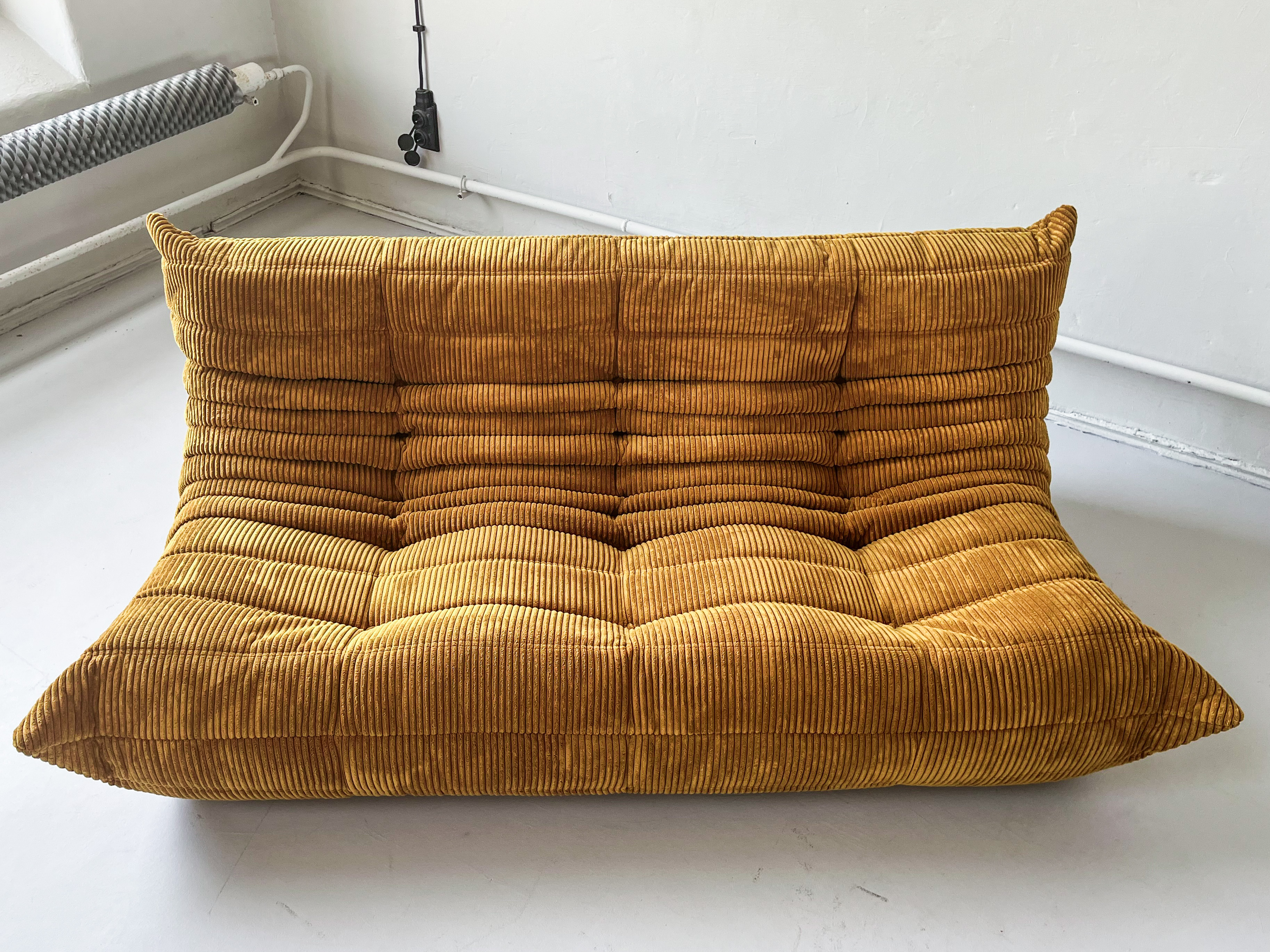 Togo Sofa 3-Sitzer Cord Sandbraun