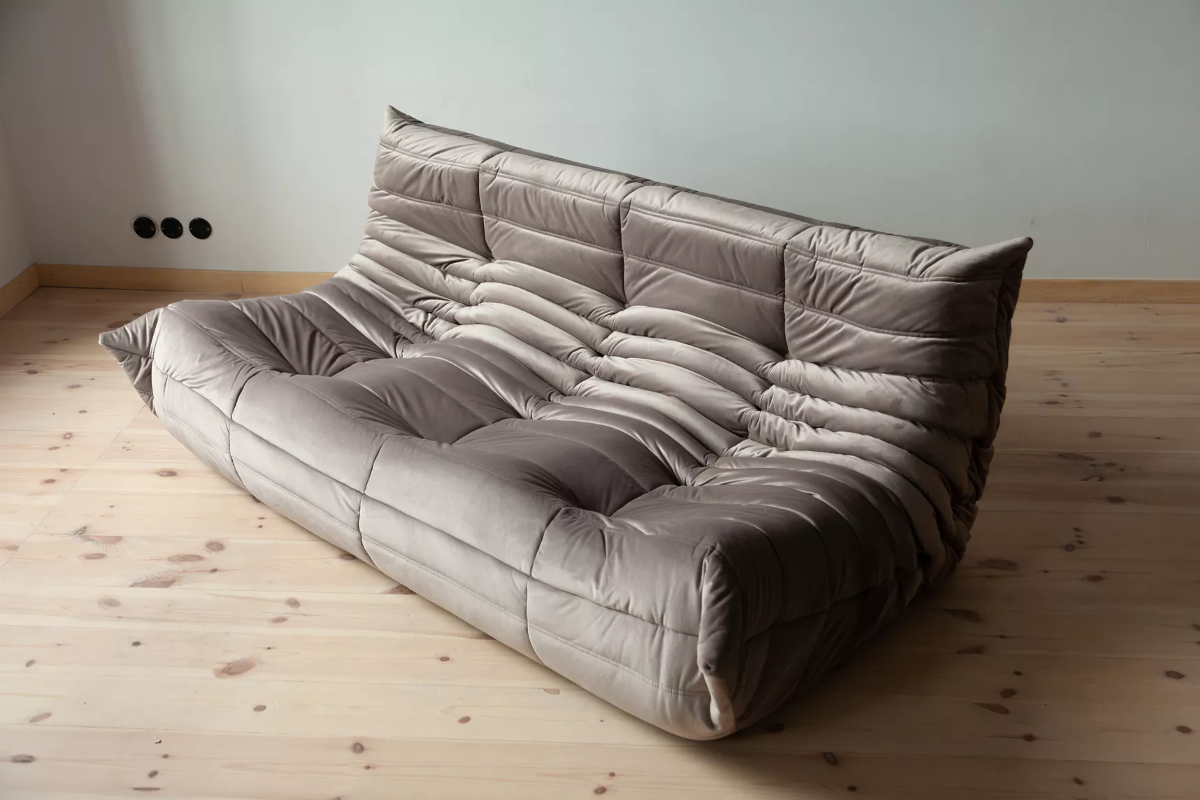 Togo Sofa 3-Sitzer Samt Warmgrau