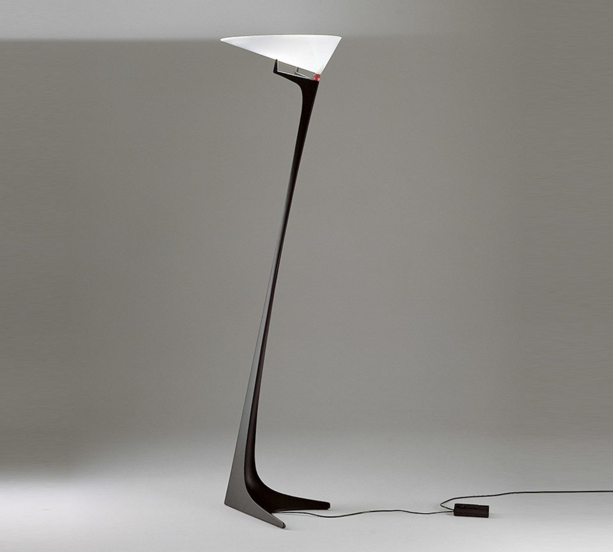 Montjuic Floor Lamp Black White