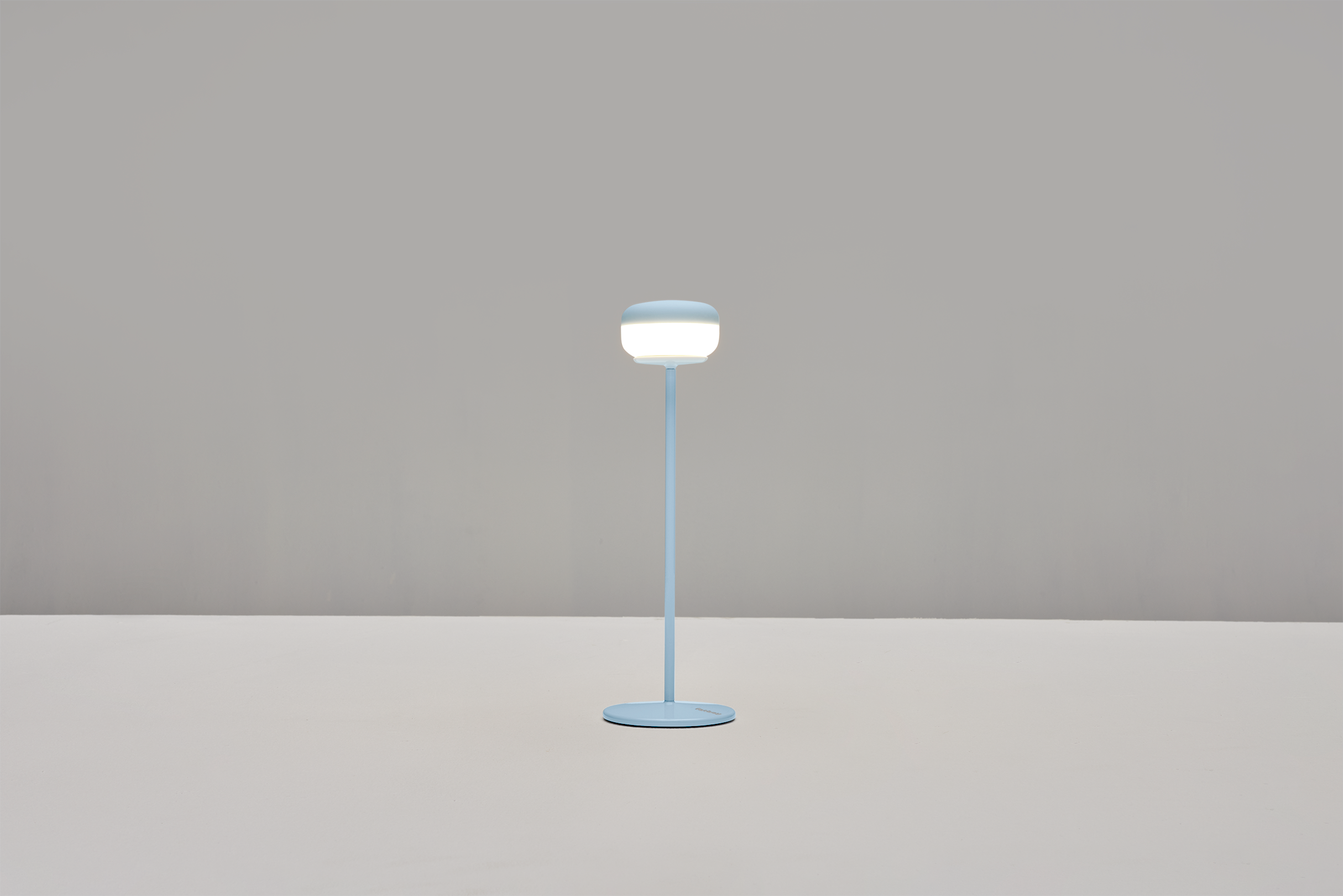 Cheerio Battery-powered table lamp Steel Silicone Blue