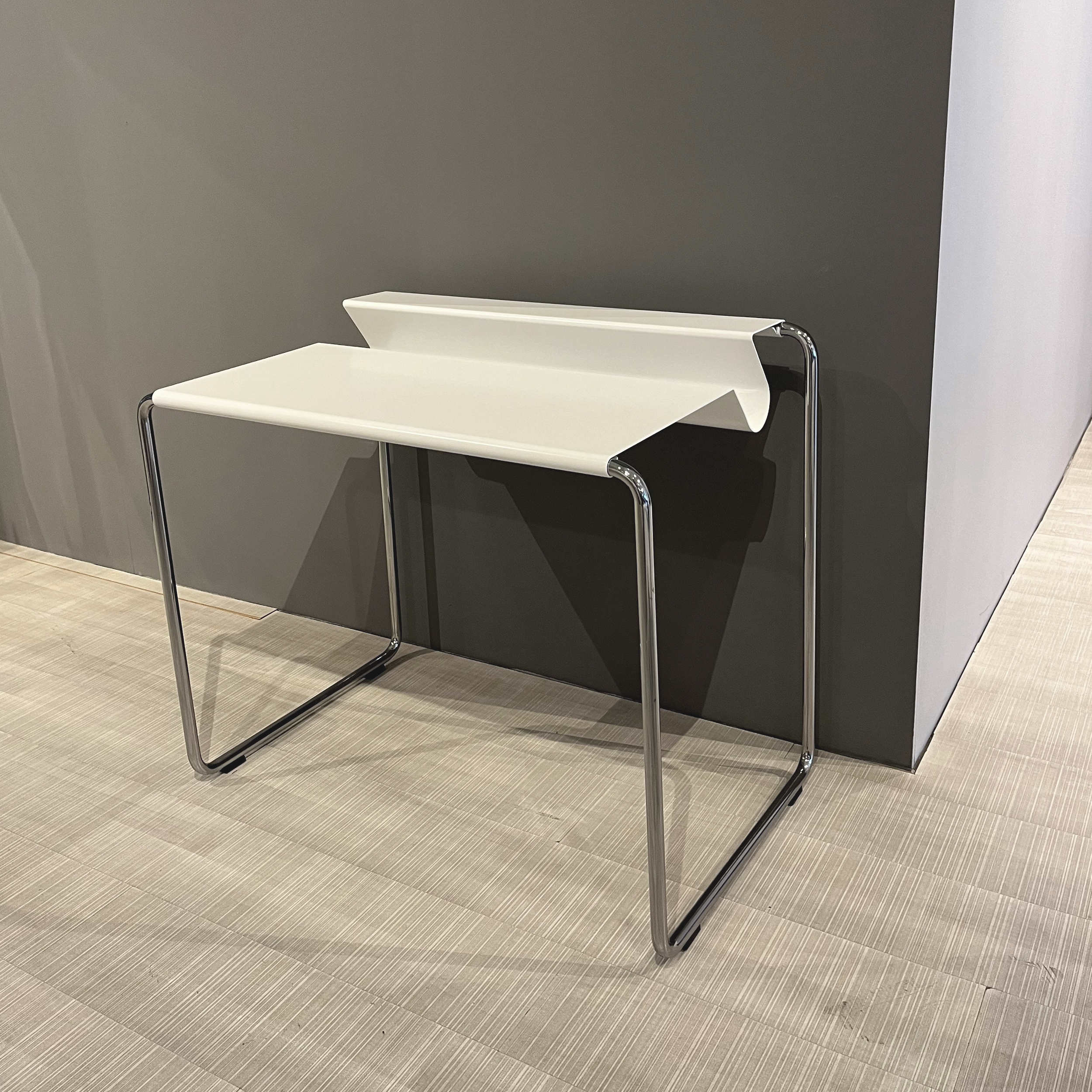 PS 07 Sekretär Stahl Signalweiß