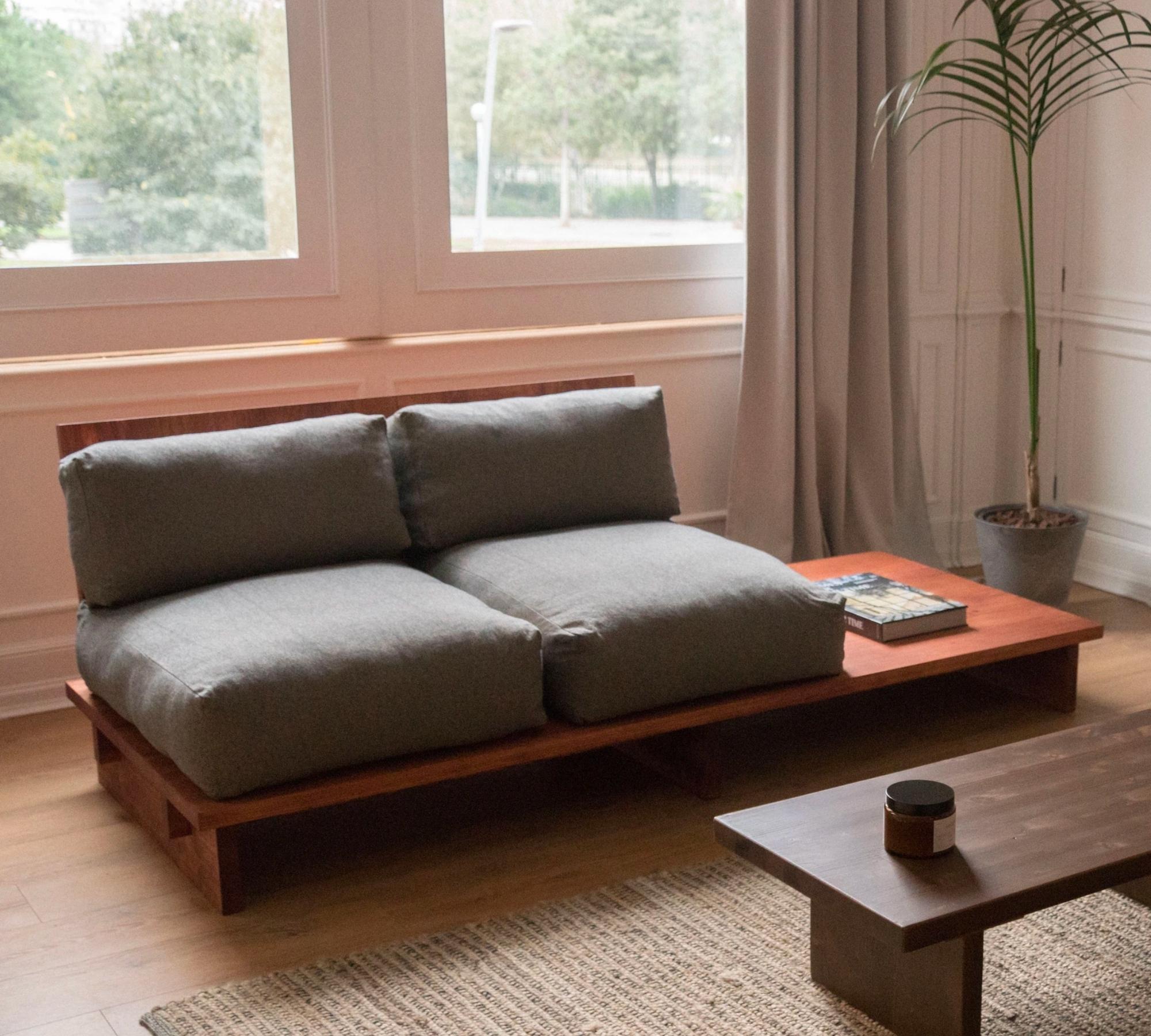 Sofa aus recyceltem Holz mit Ablage Mahagoni
