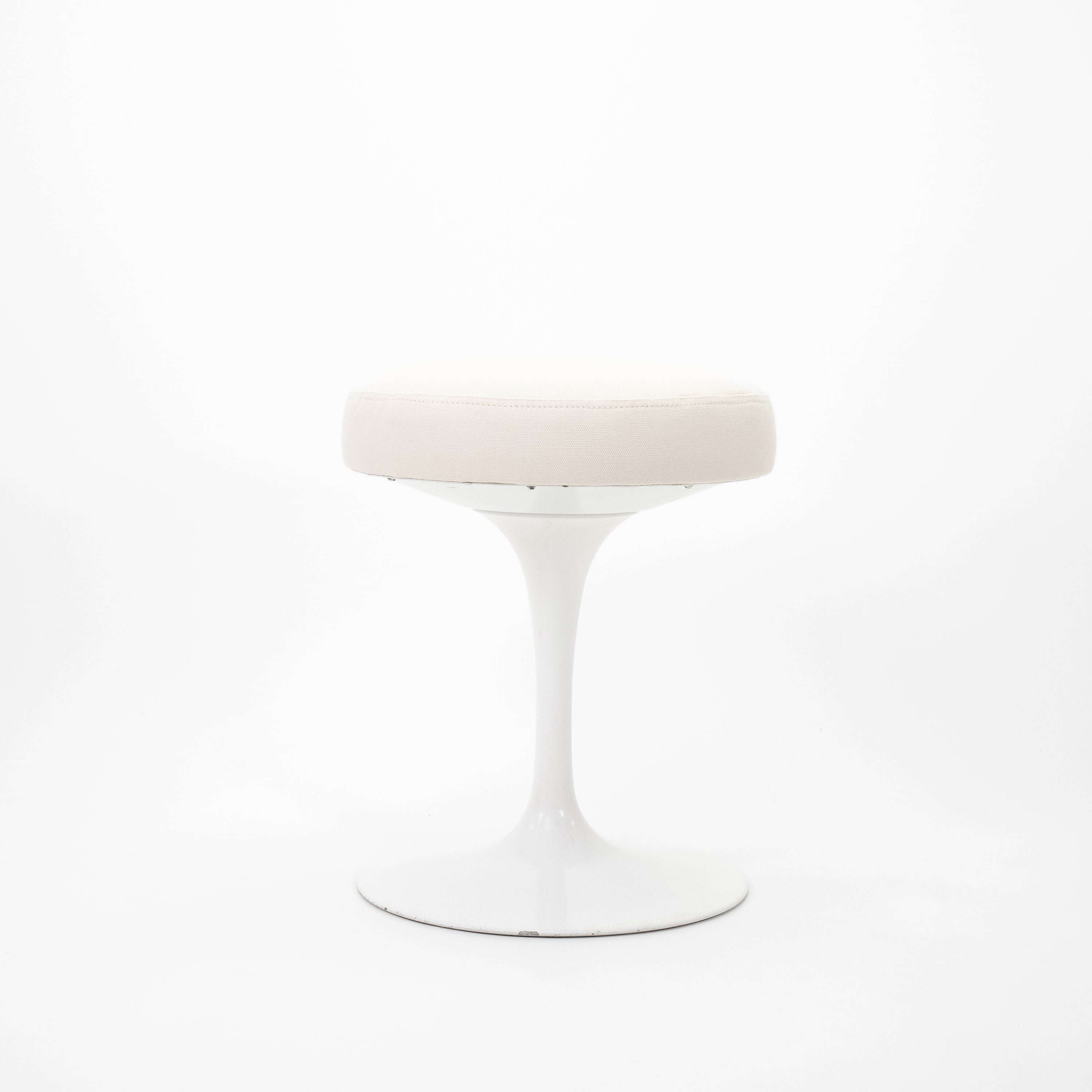 Eero Saarinen Tulip Hocker Weiß