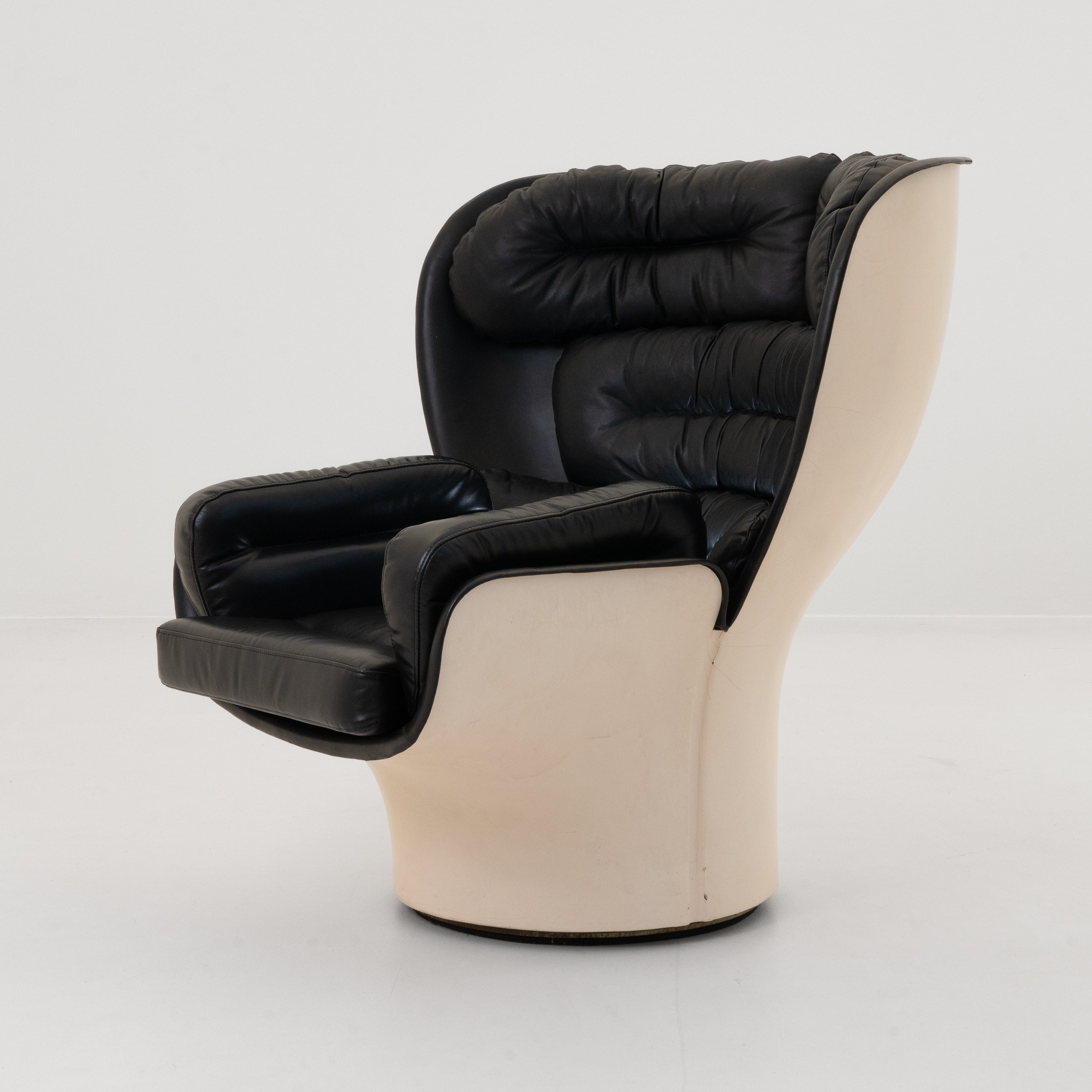 Elda Chair Leder Fiberglas Offwhite Schwarz