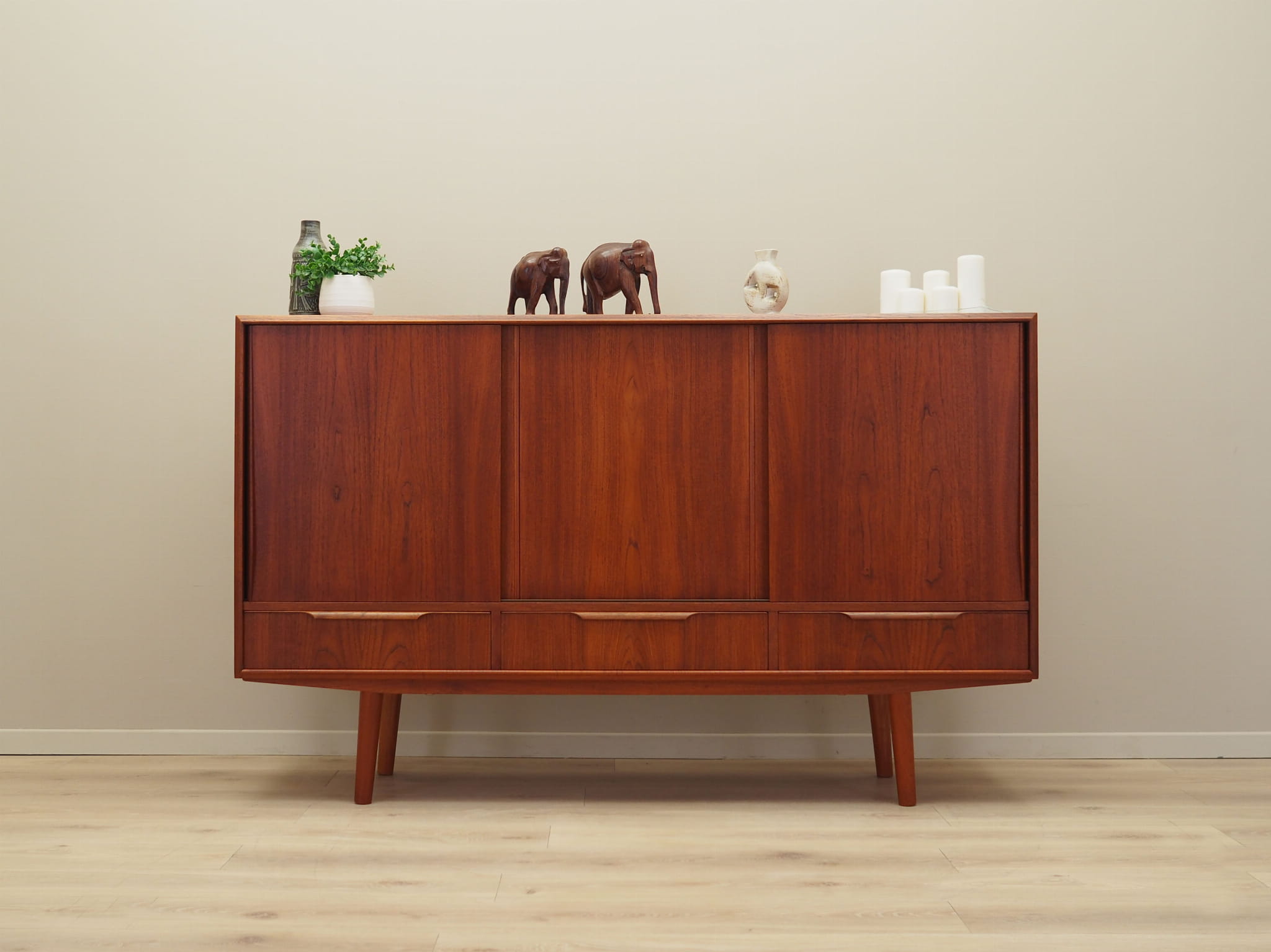 Highboard Teakholz Braun 1970er Jahre