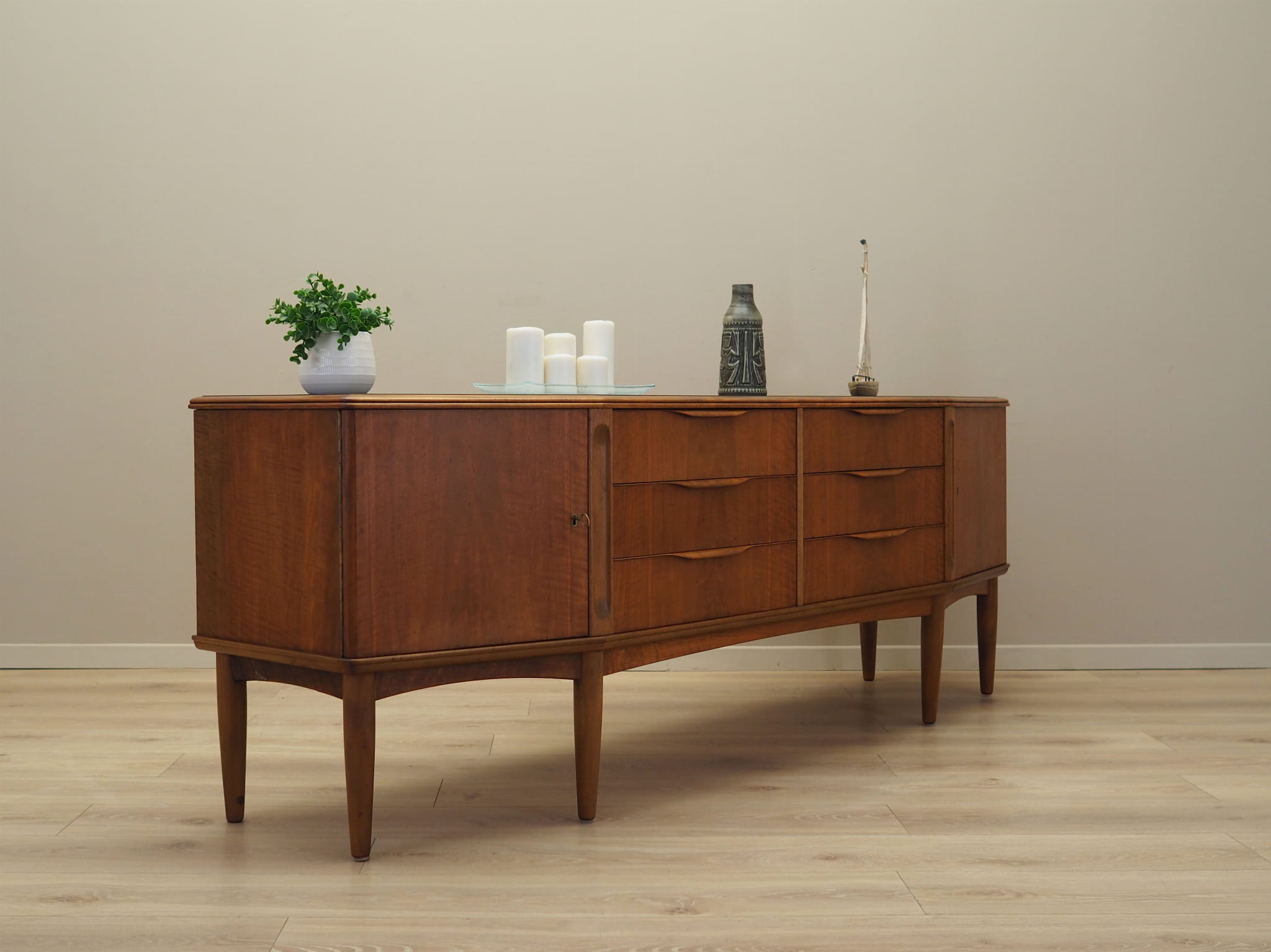 Vintage Sideboard Nussbaumholz Braun 1960er Jahre