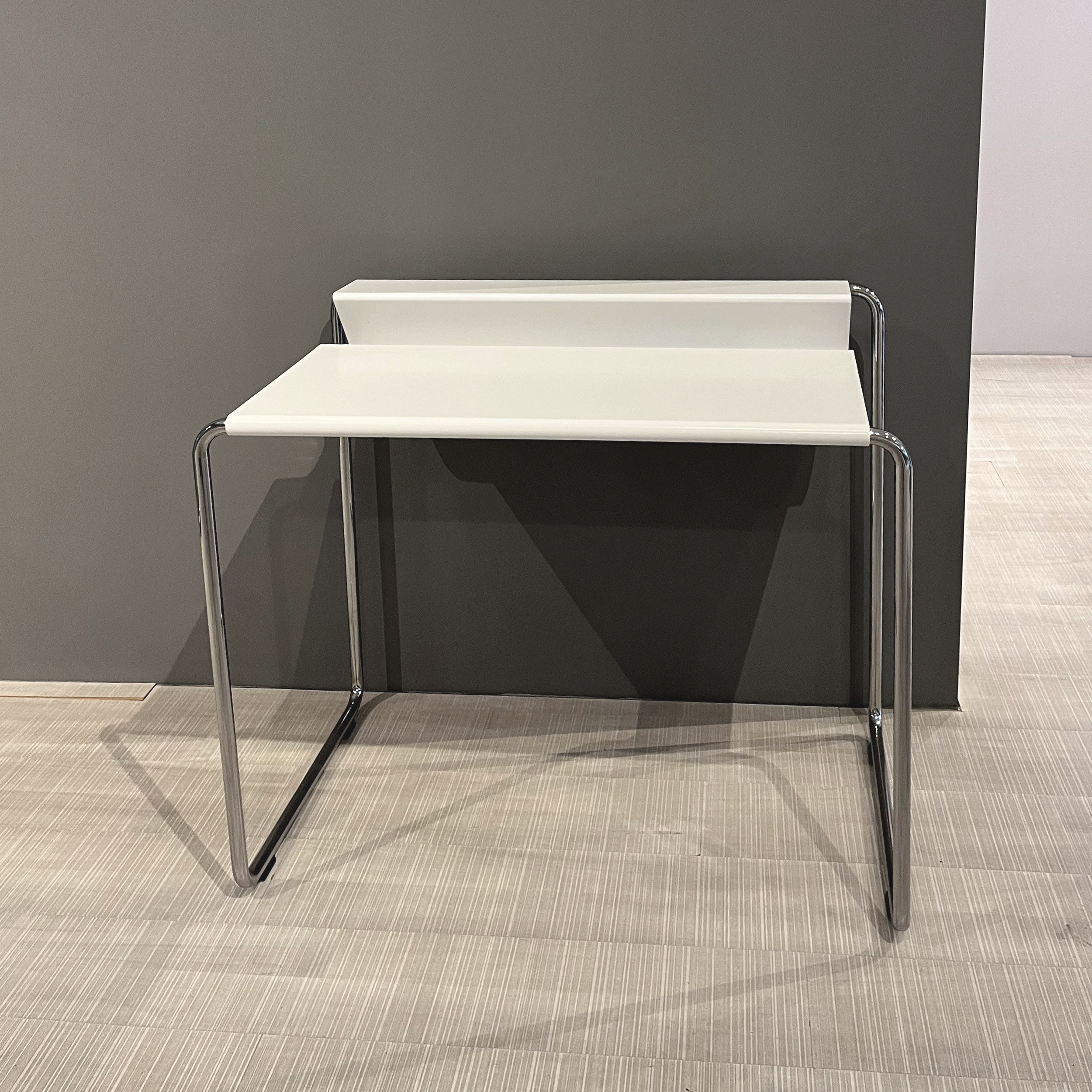 PS 07 Sekretär Stahl Signalweiß