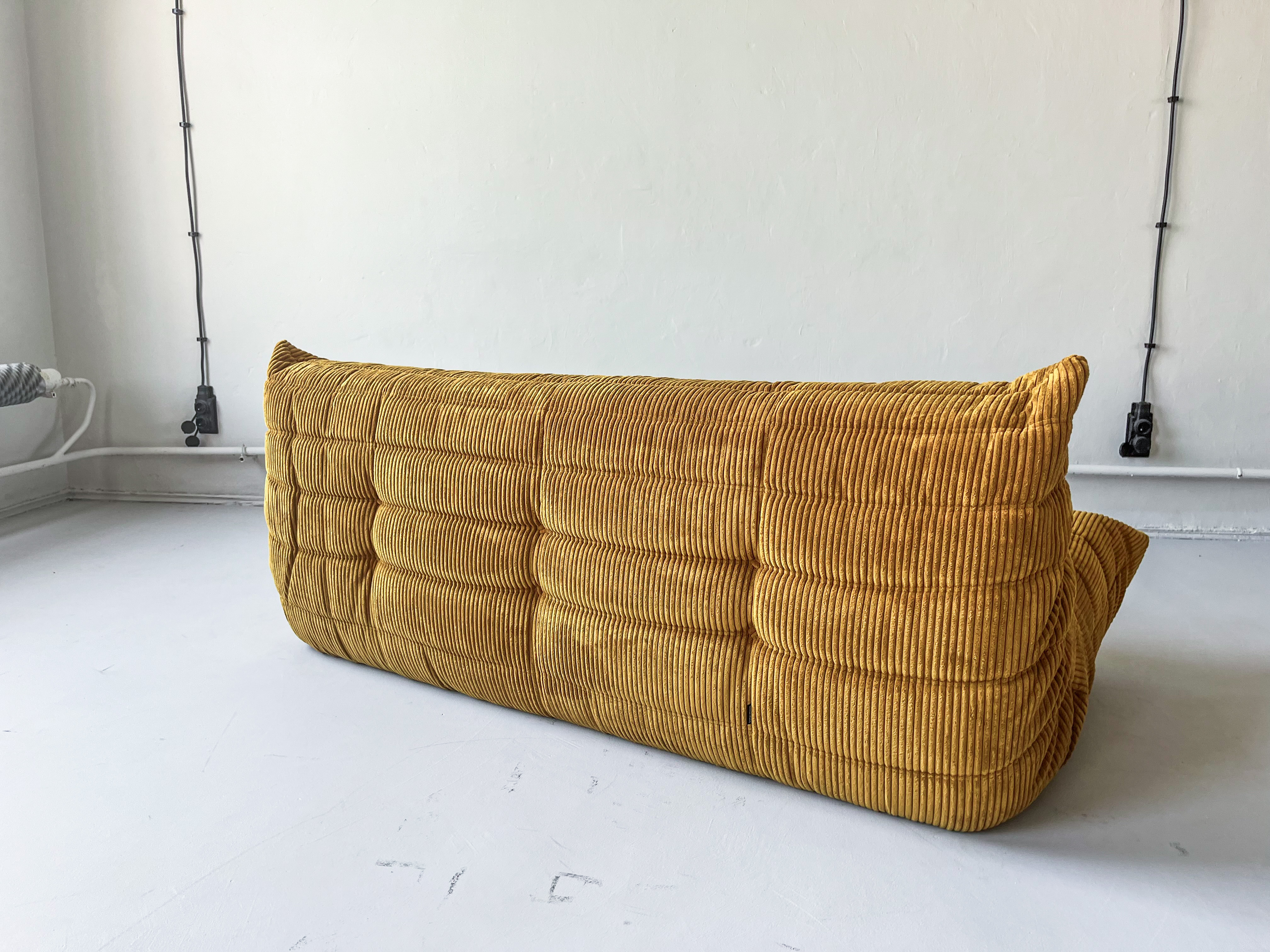 Togo Sofa 3-Sitzer Cord Sandbraun