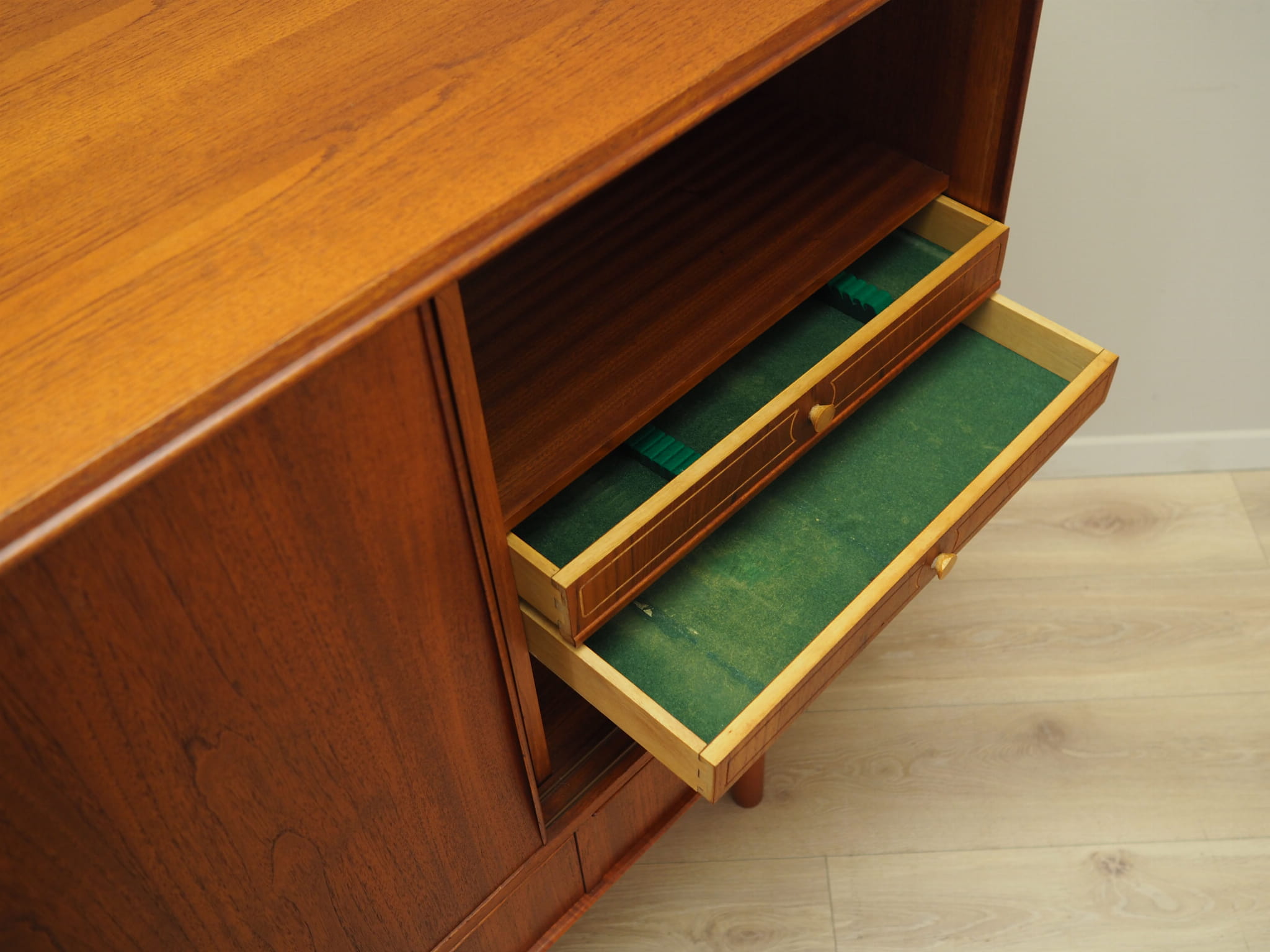 Highboard Teakholz Braun 1970er Jahre