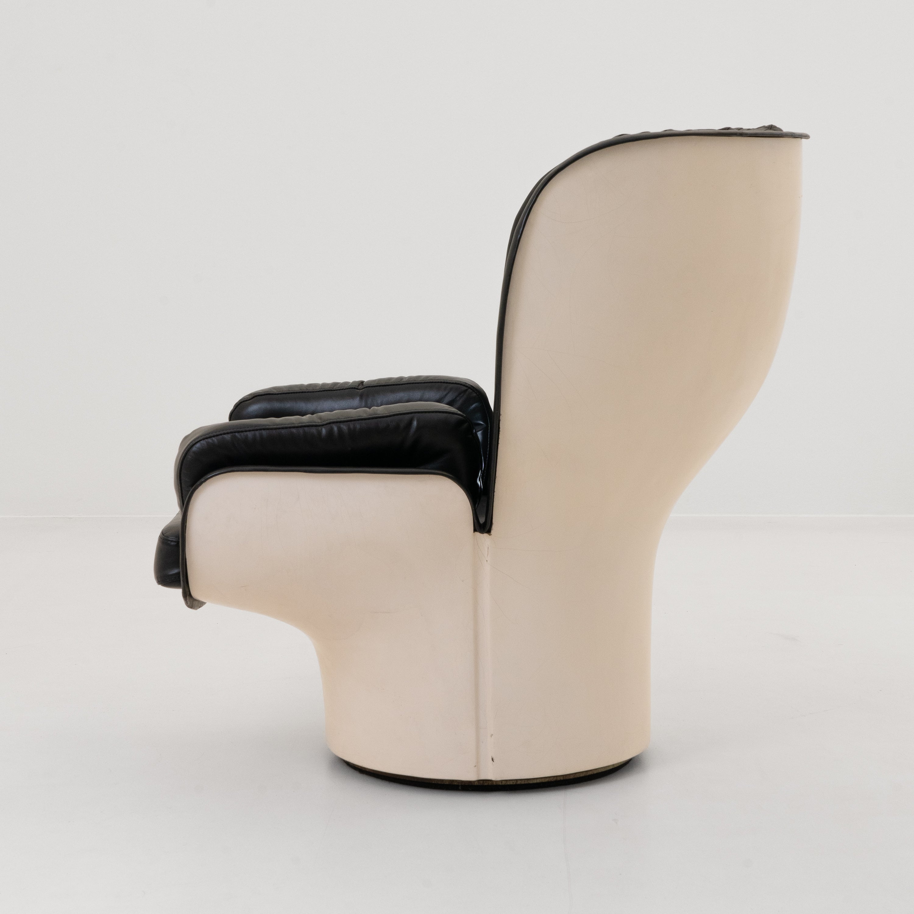 Elda Chair Leder Fiberglas Offwhite Schwarz